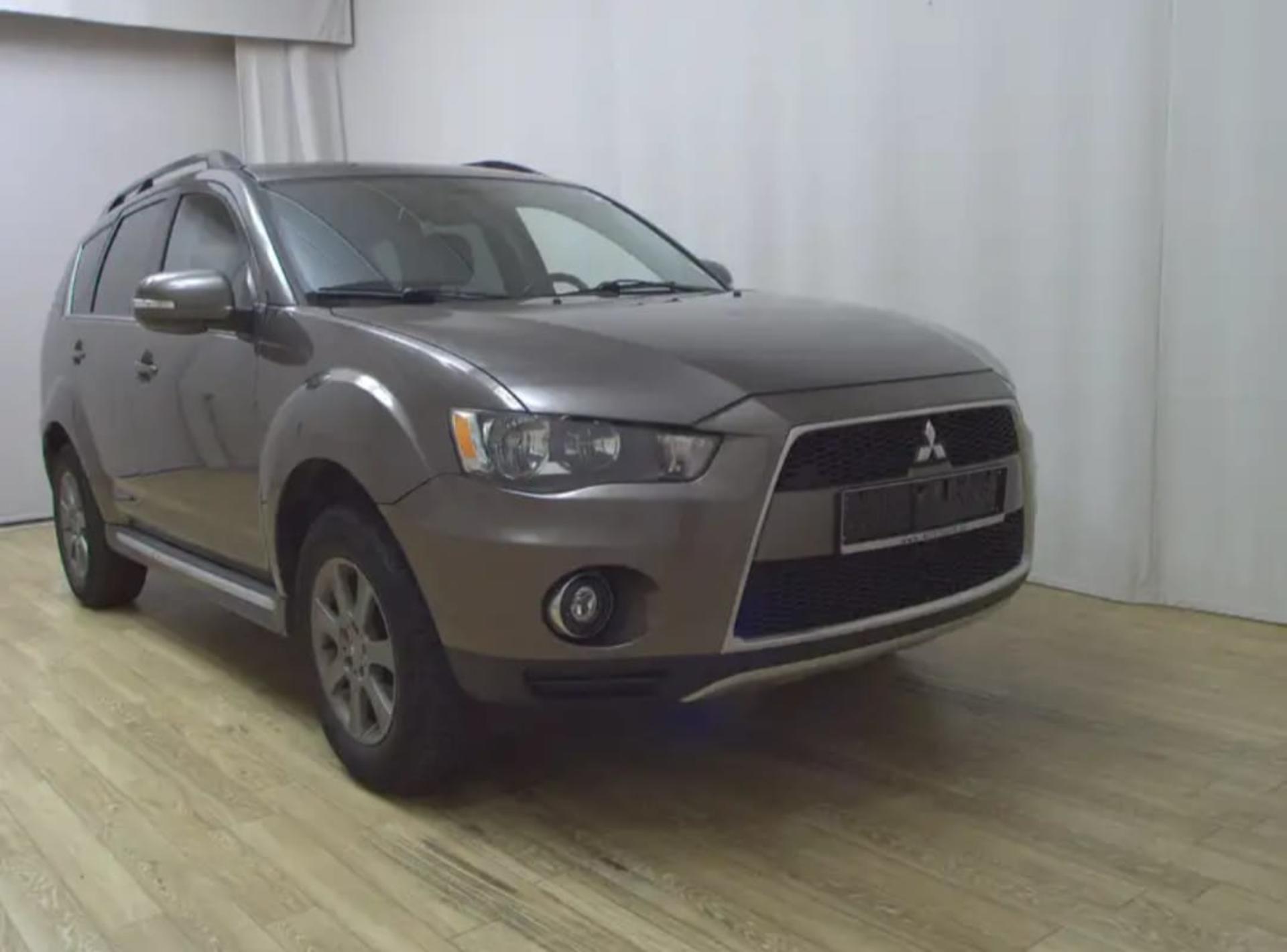 Mitsubishi Outlander  2.0 MIVEC 