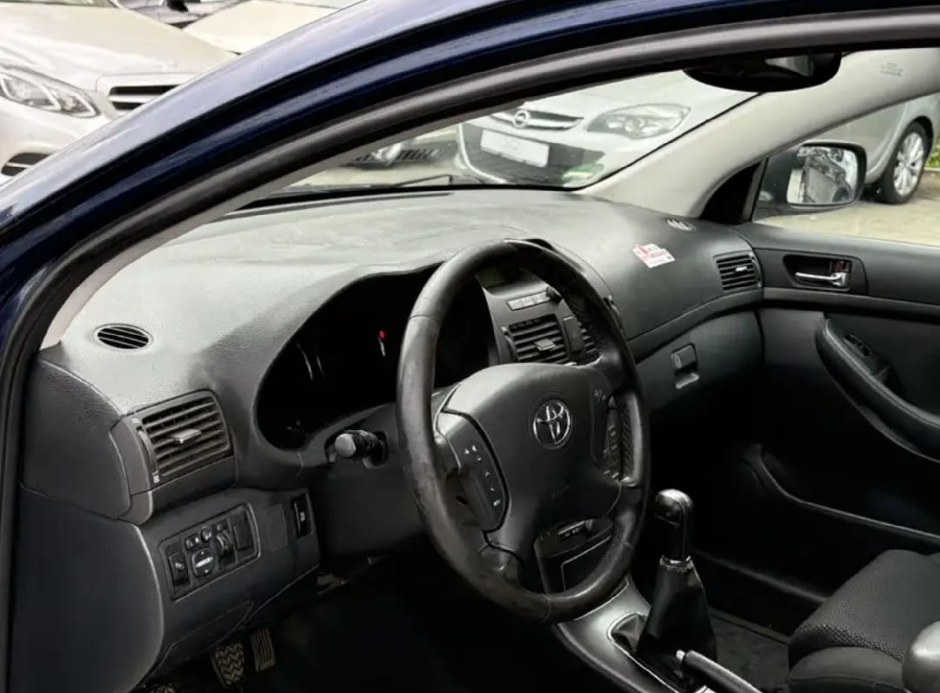 Toyota Avensis - 2