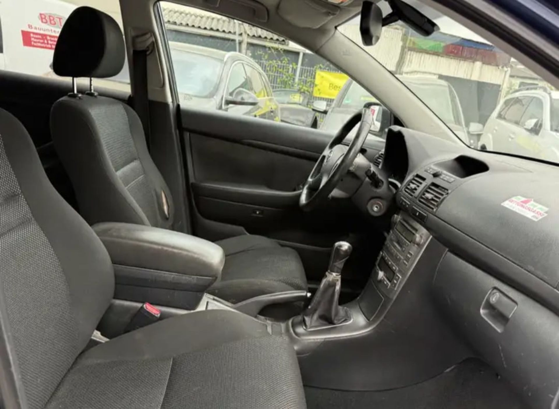 Toyota Avensis - 5