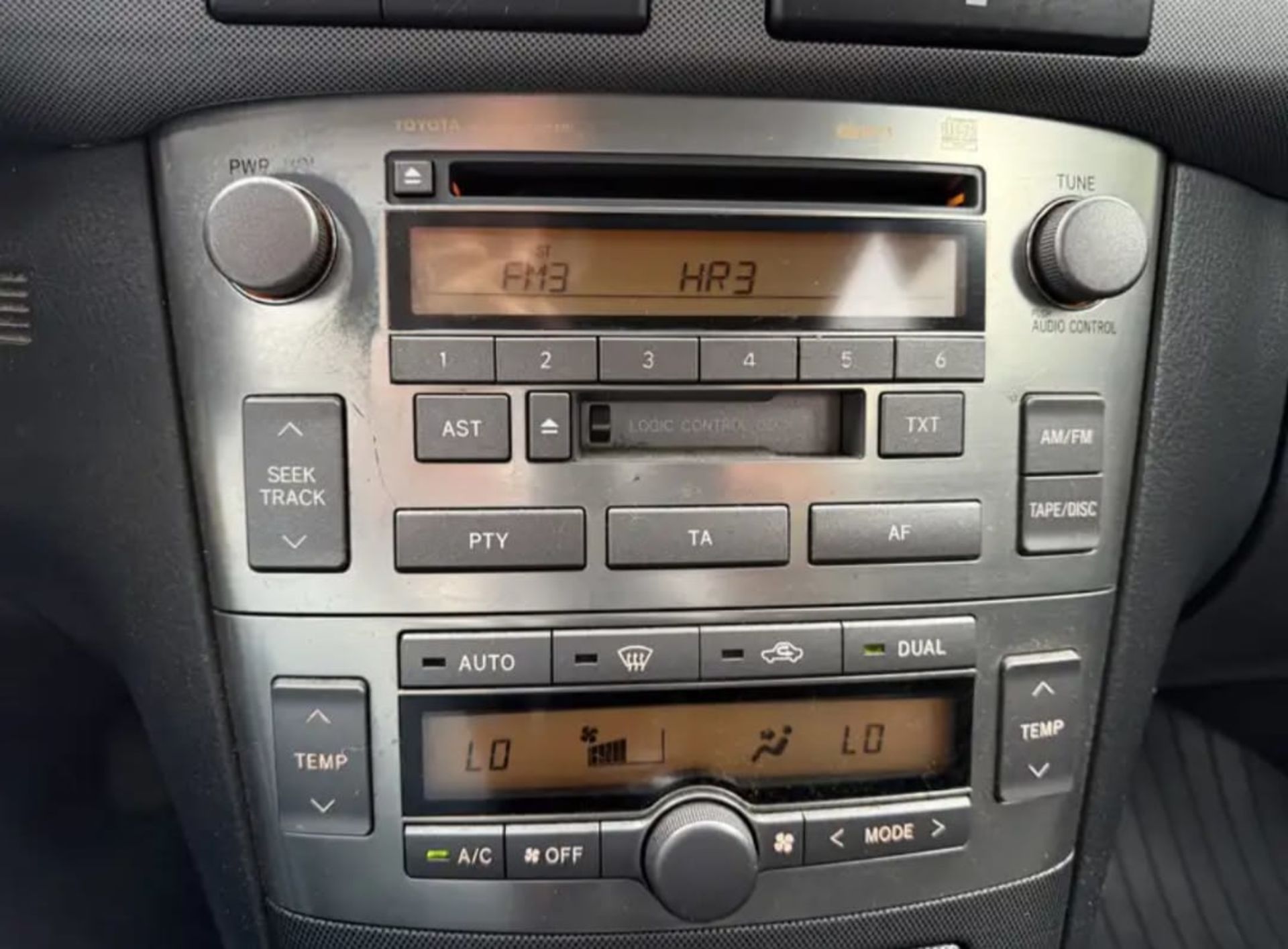Toyota Avensis - 9