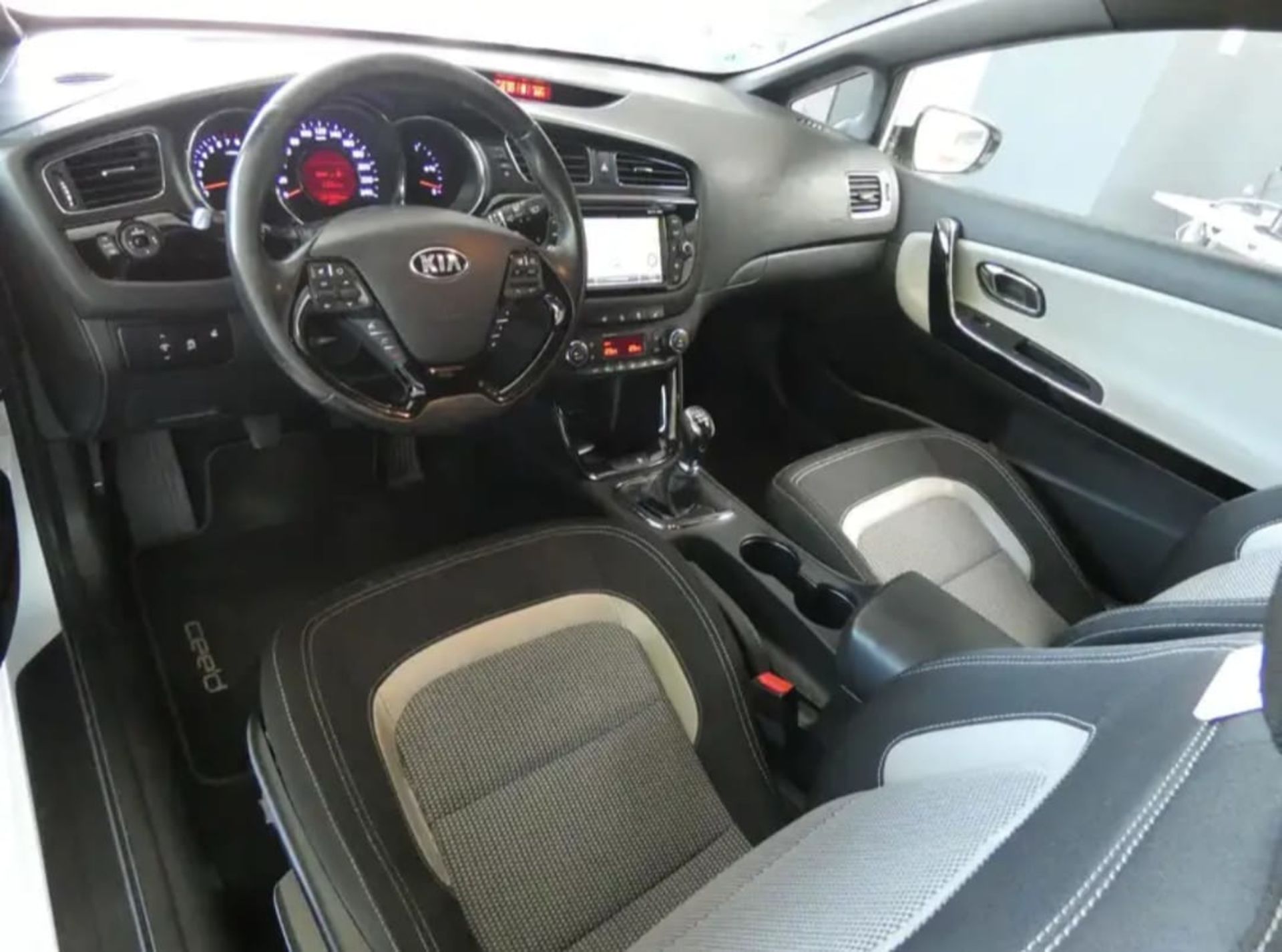 Kia Ceed - 5
