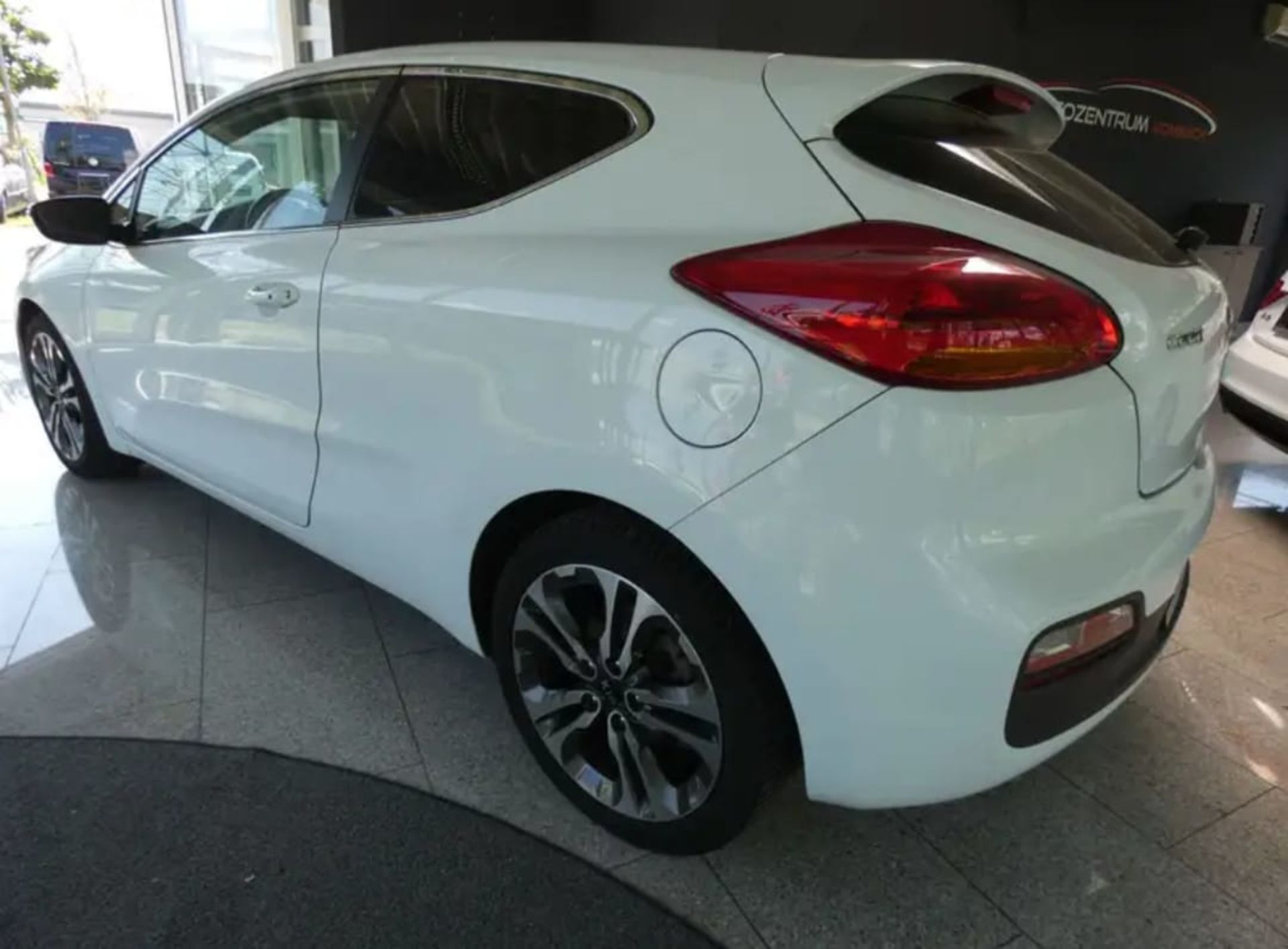 Kia Ceed - 9