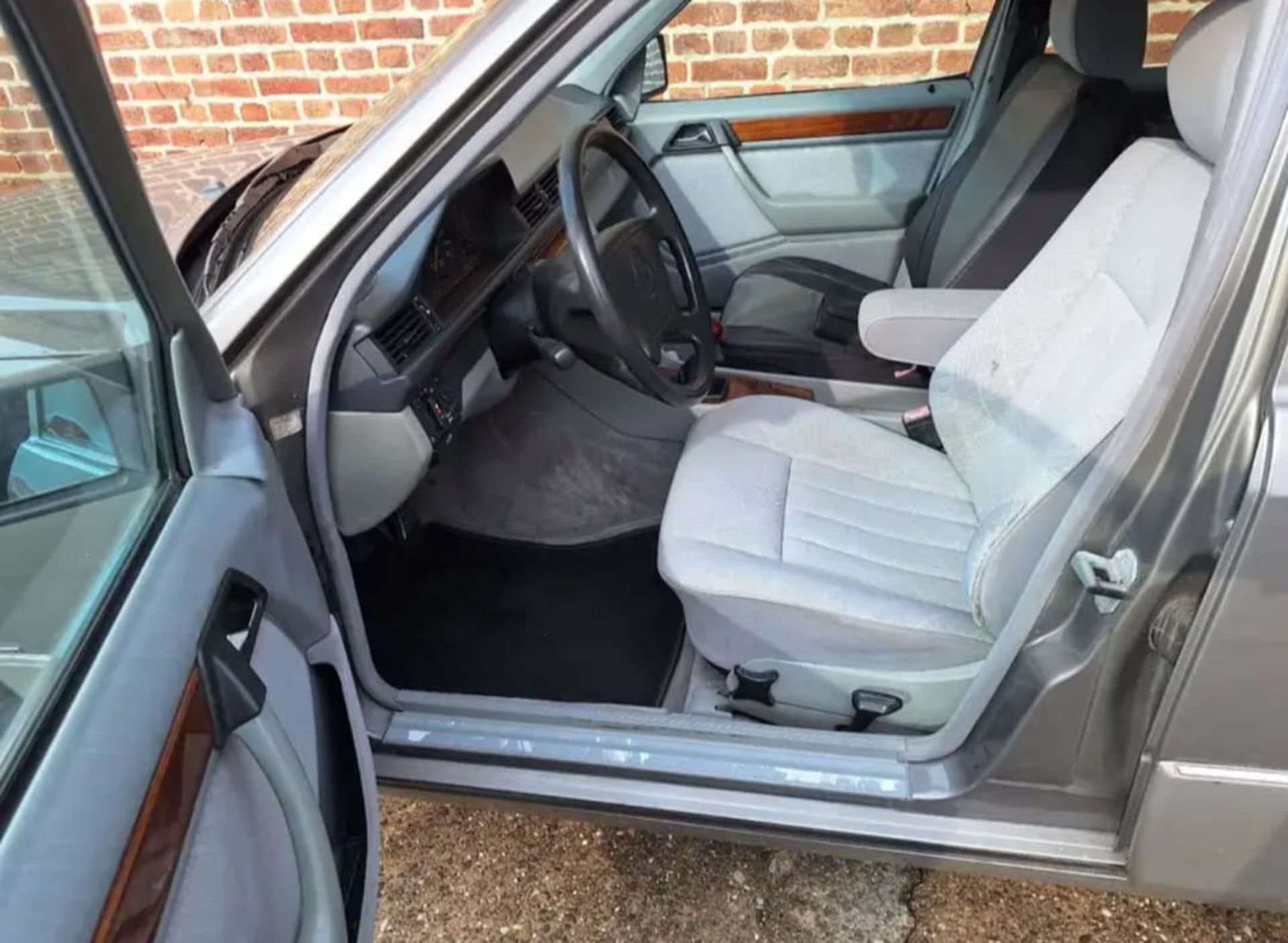 Mercedes-Benz E-Class - 3