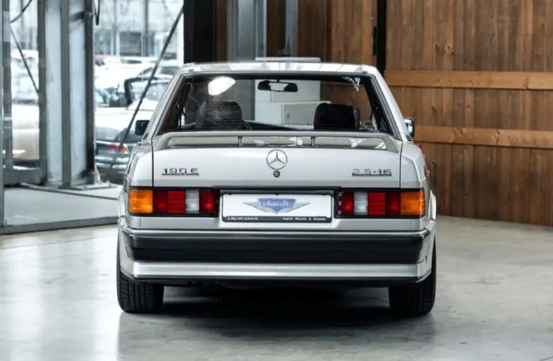 Mercedes-Benz 190 - 10