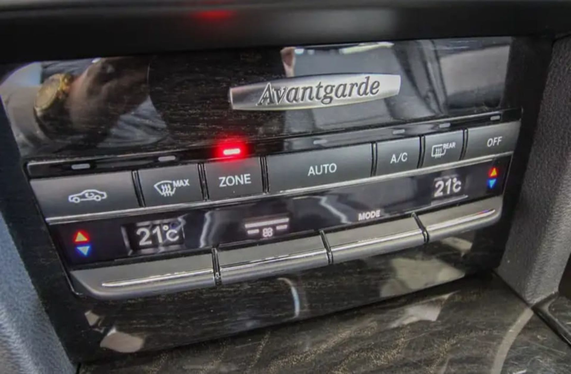 Mercedes-Benz E-Class  200 CGI  - 3