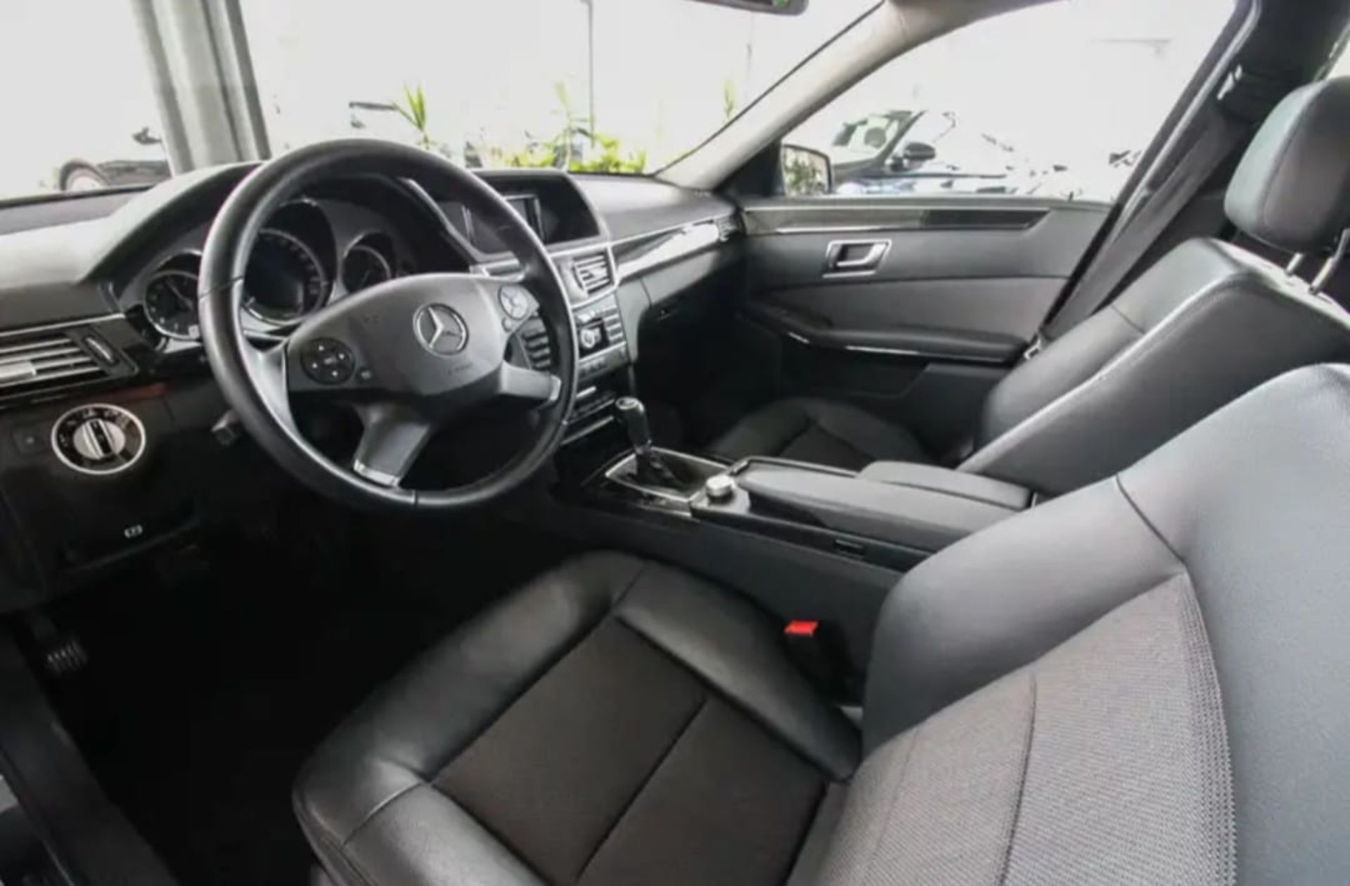 Mercedes-Benz E-Class  200 CGI  - 4