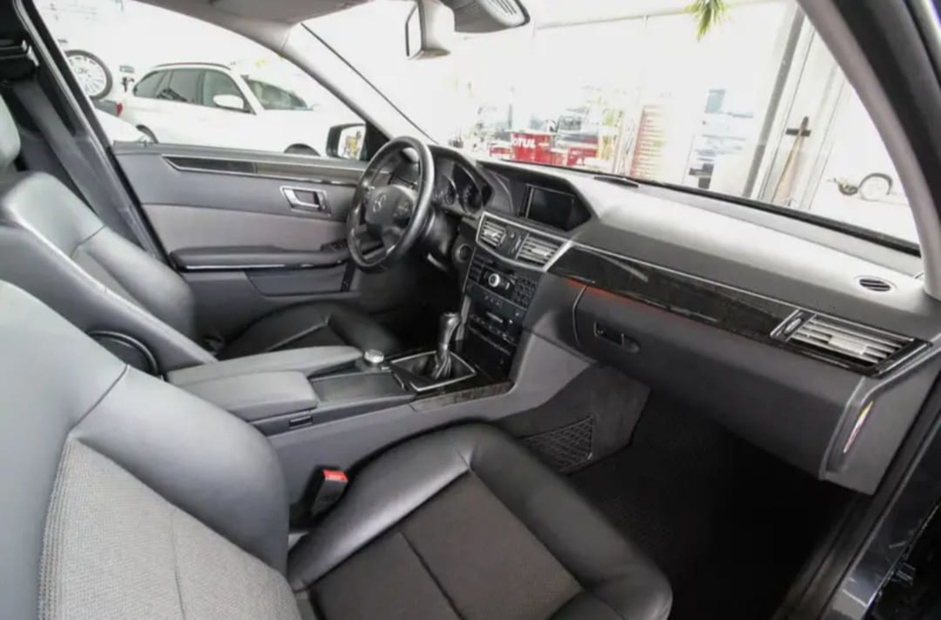 Mercedes-Benz E-Class  200 CGI  - 5