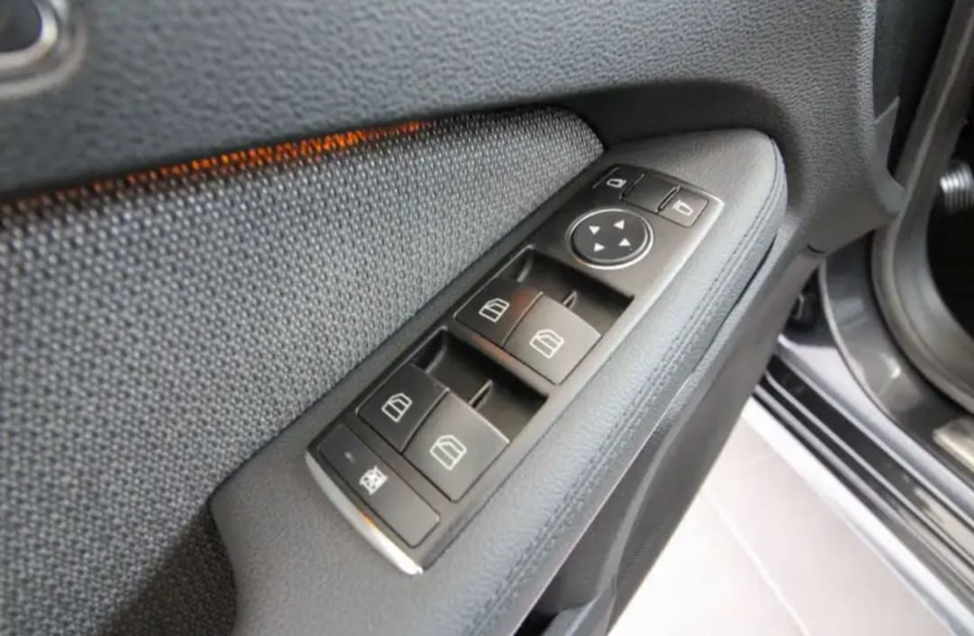 Mercedes-Benz E-Class  200 CGI  - 7