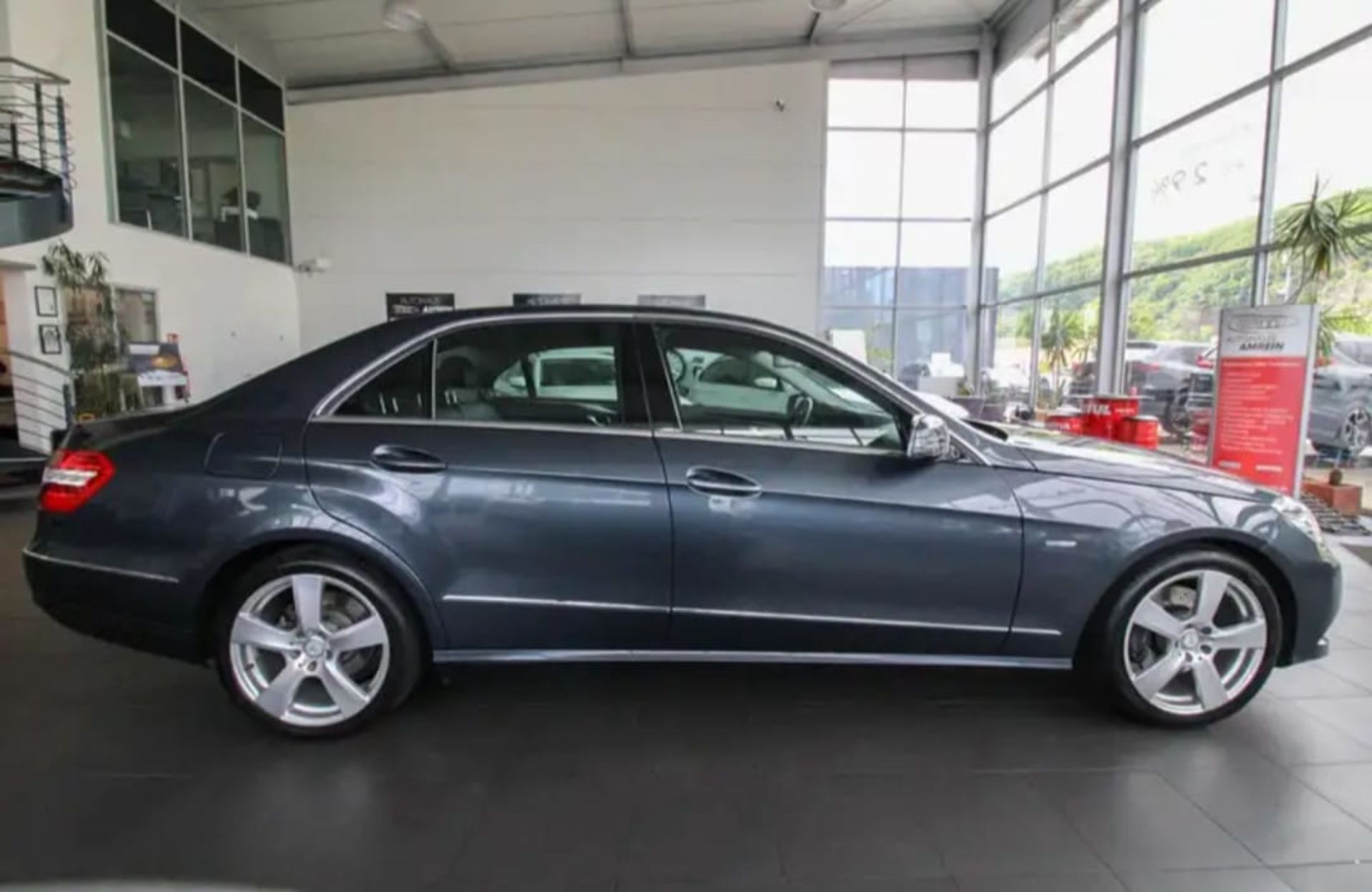 Mercedes-Benz E-Class  200 CGI  - 8