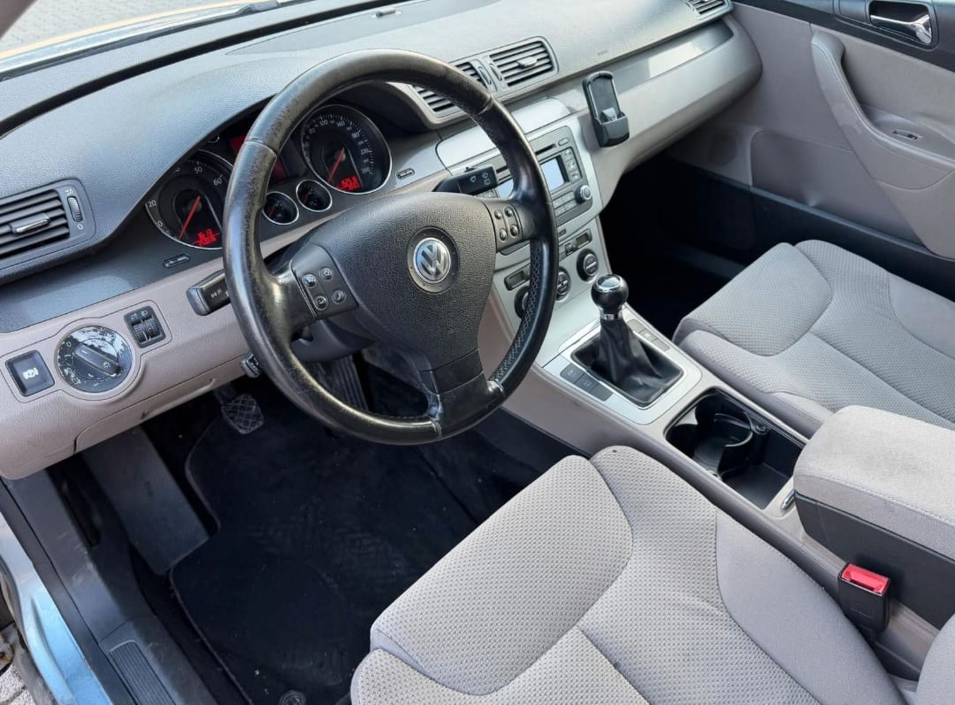 Volkswagen Passat - 2