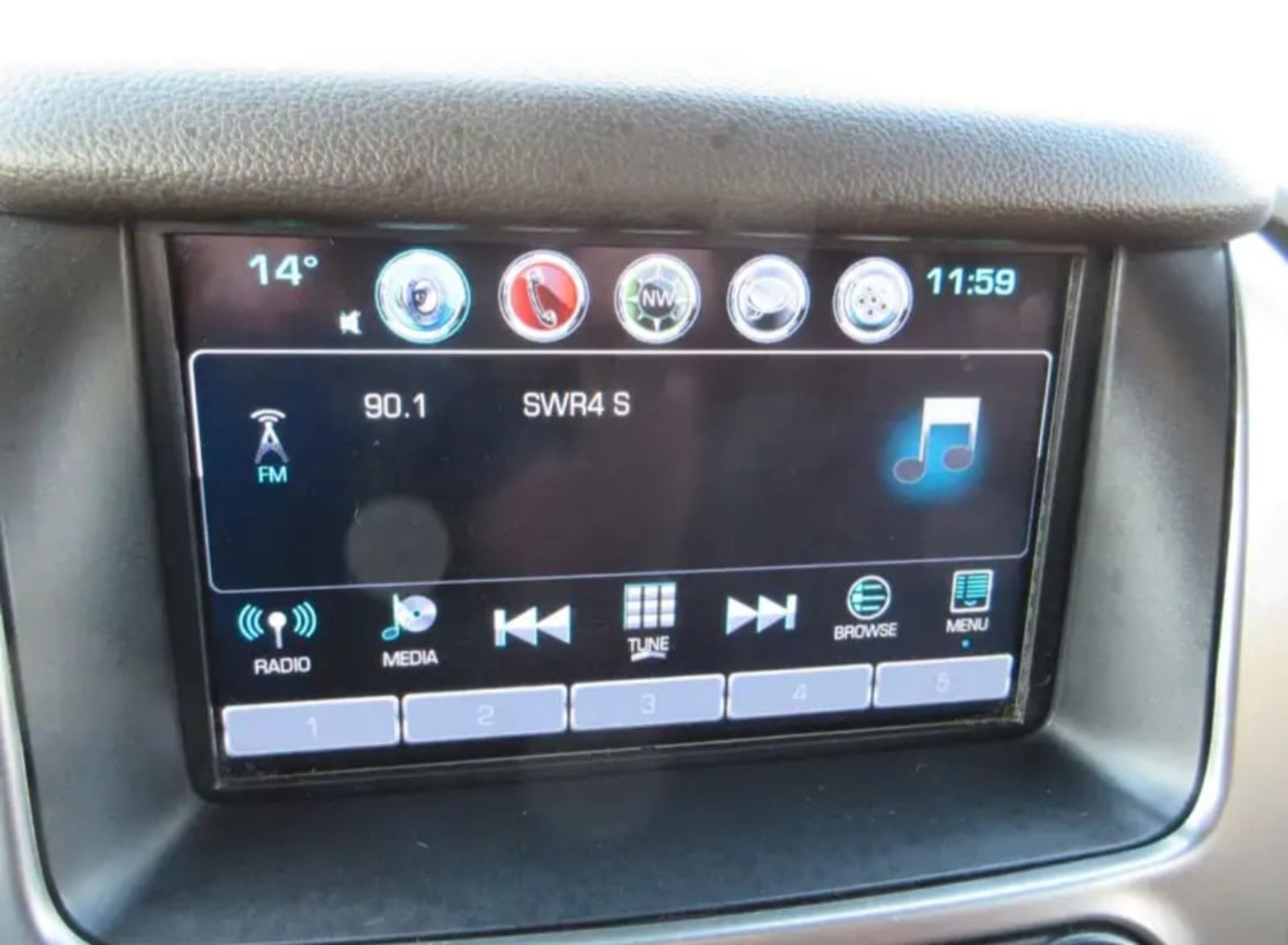 Chevrolet Suburban HD - 3