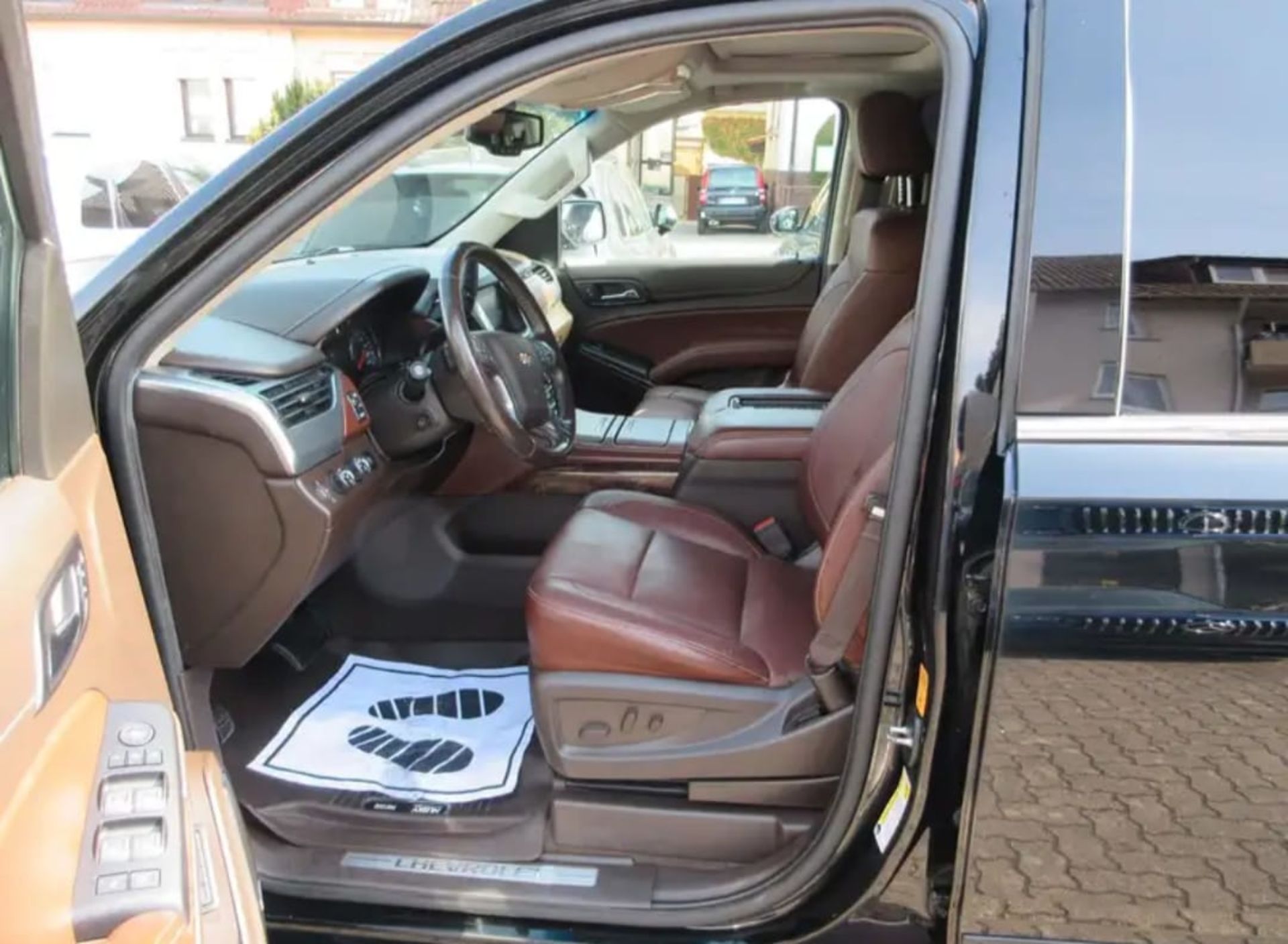Chevrolet Suburban HD - 4