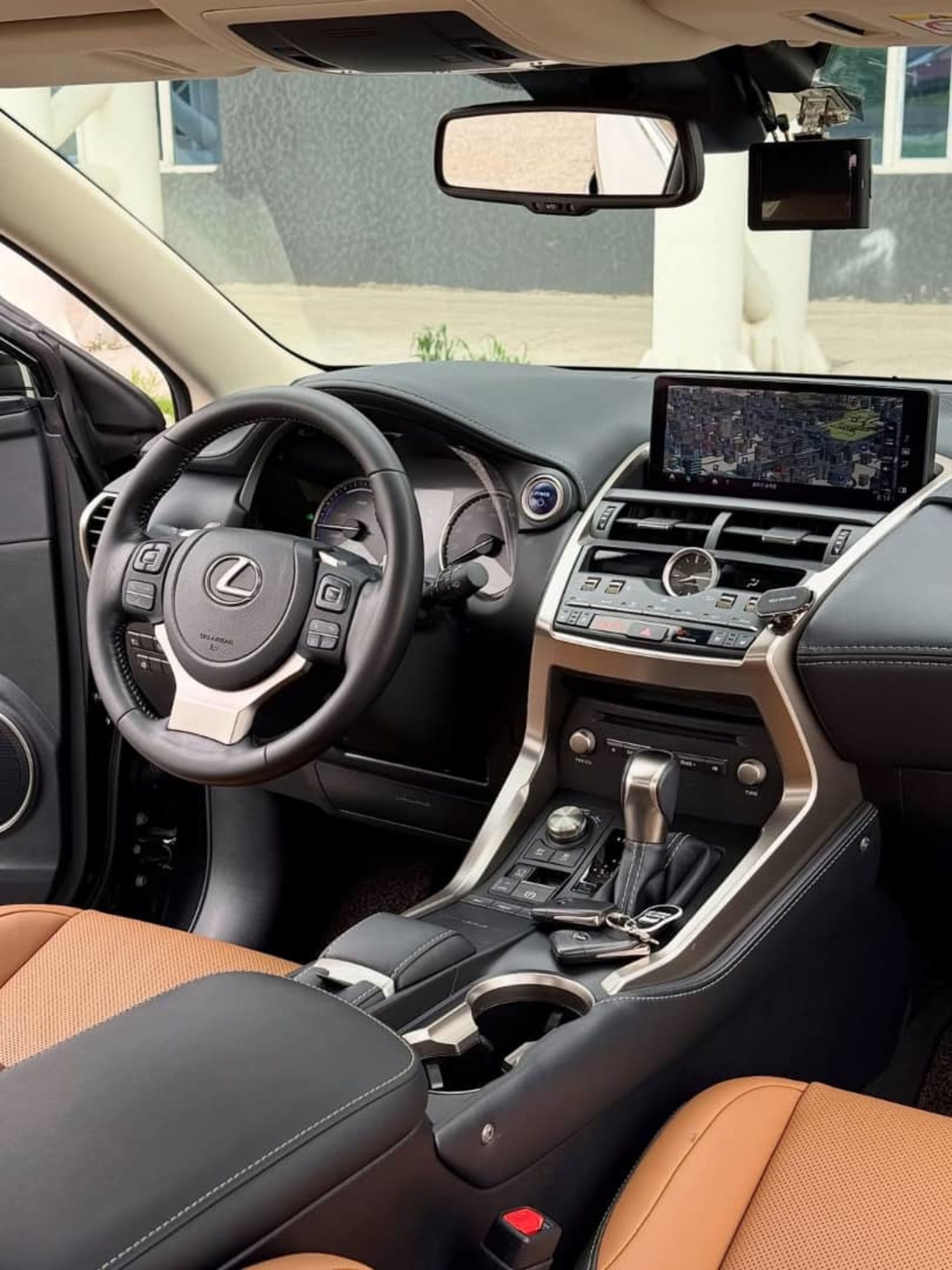 Lexus NX 300h  - 2