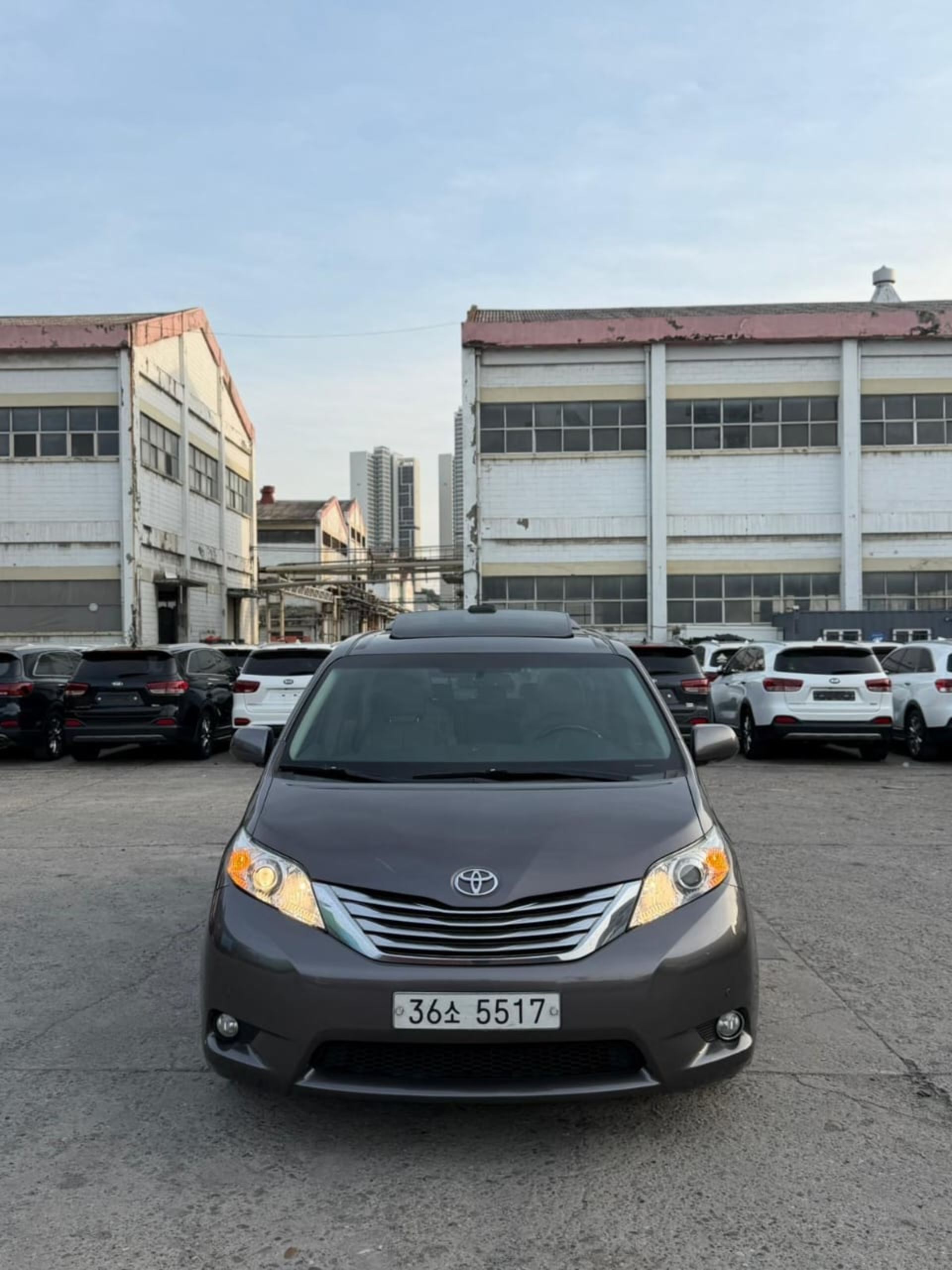 Toyota Sienna - 1