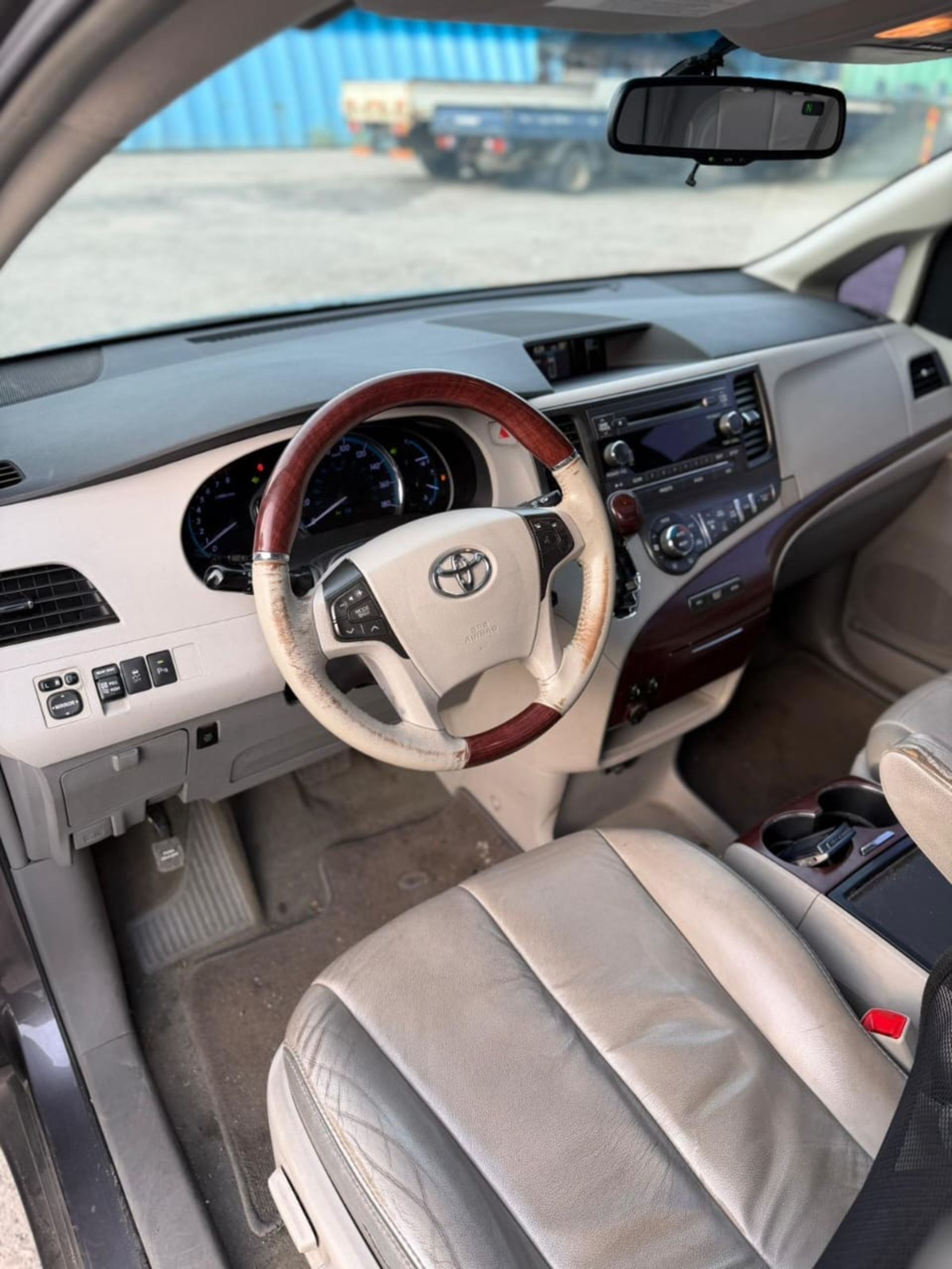 Toyota Sienna - 4