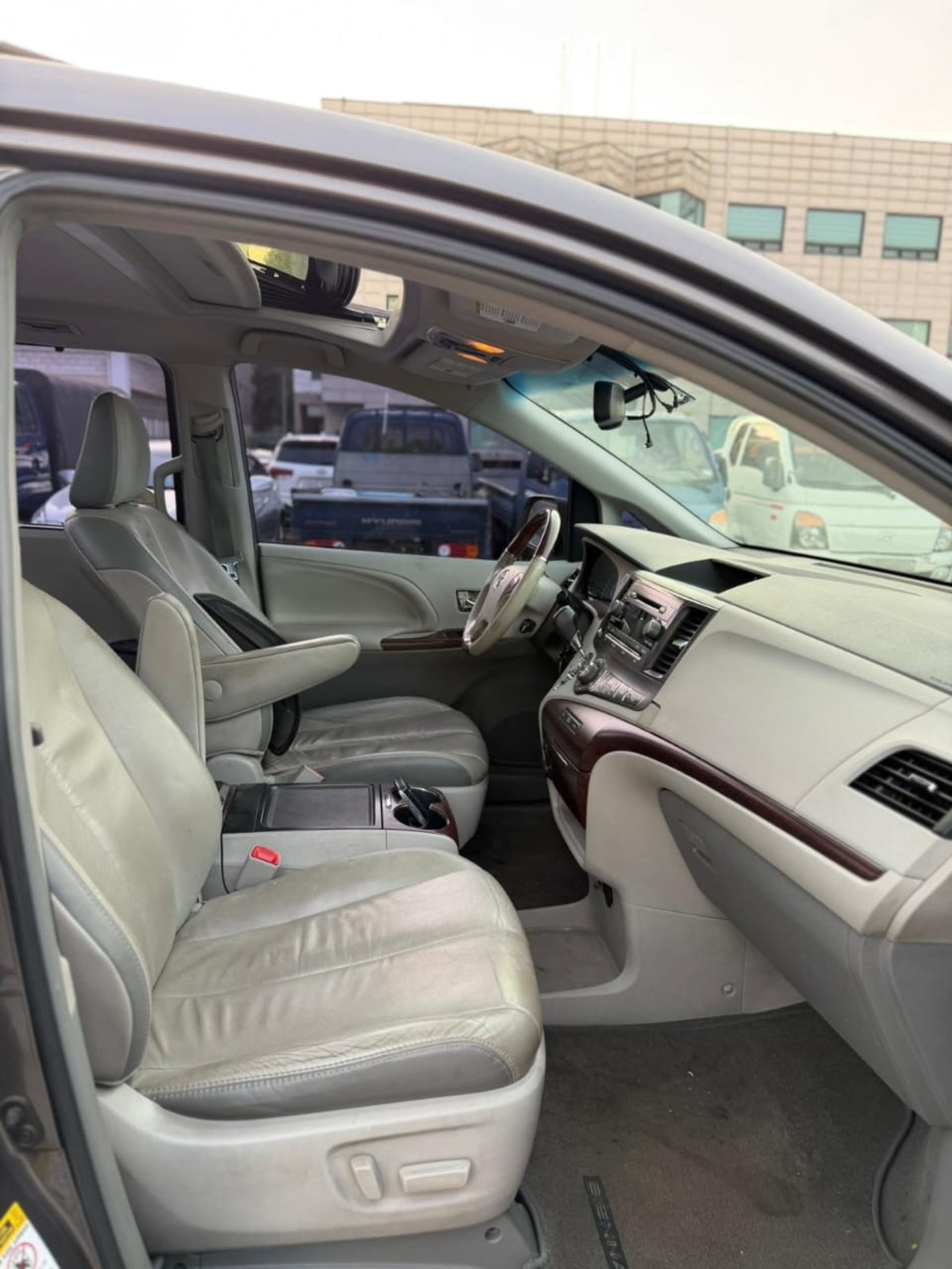 Toyota Sienna - 5