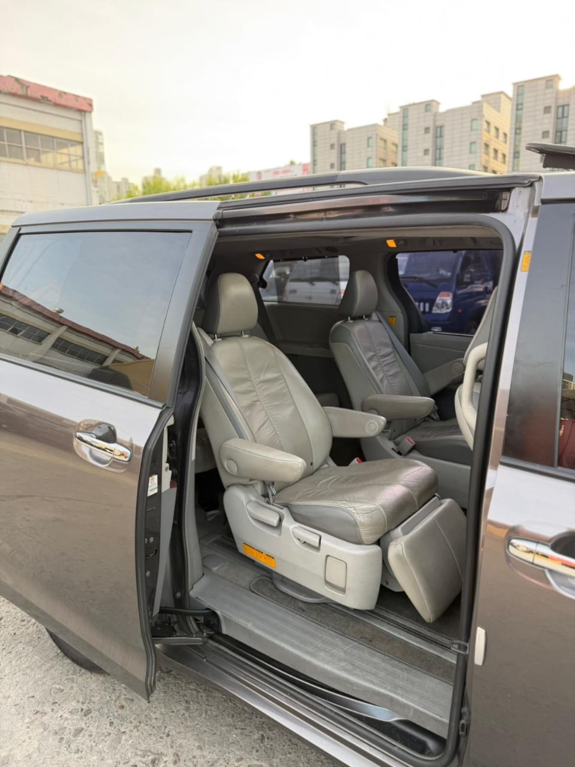 Toyota Sienna - 6
