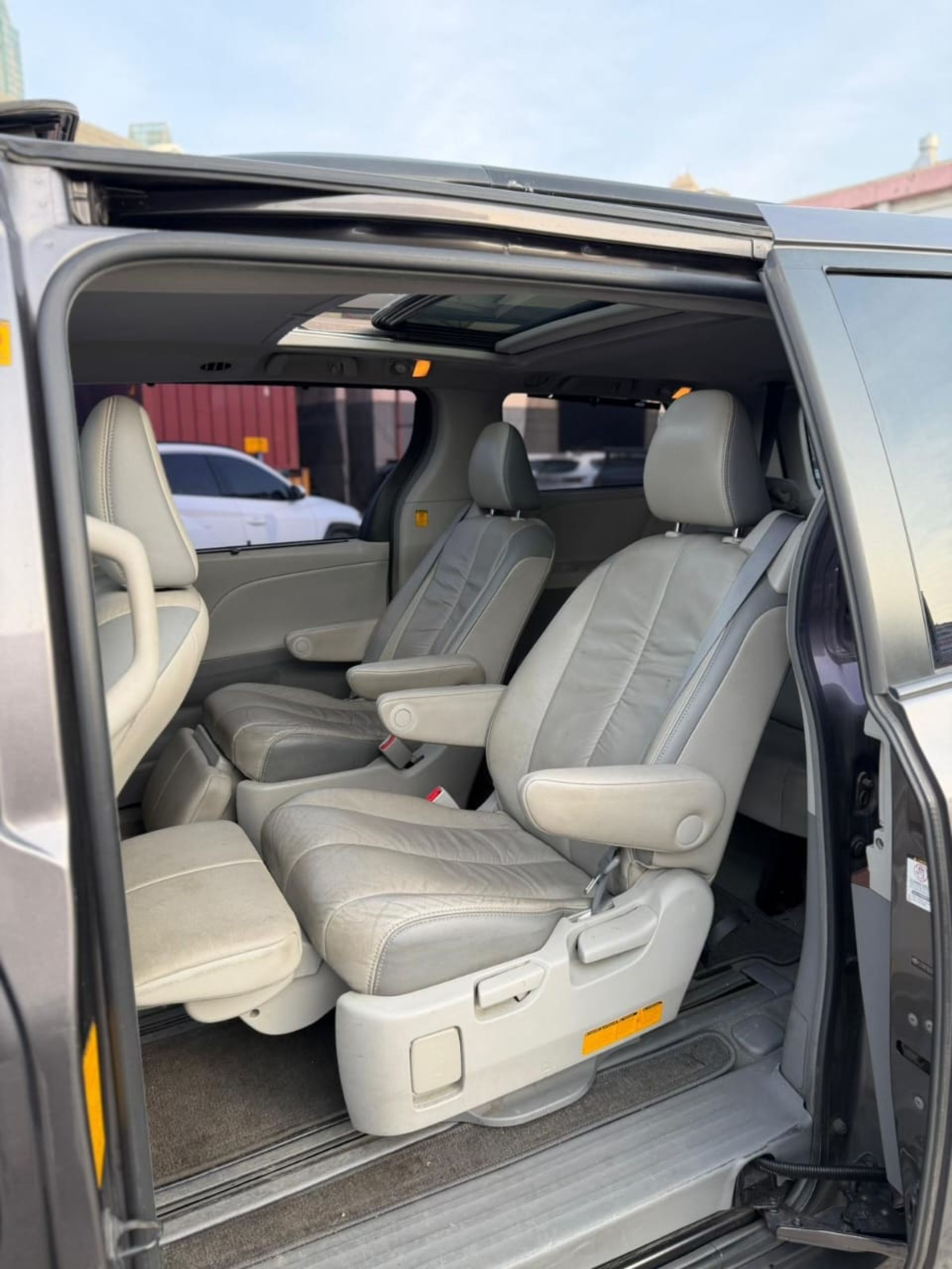 Toyota Sienna - 7