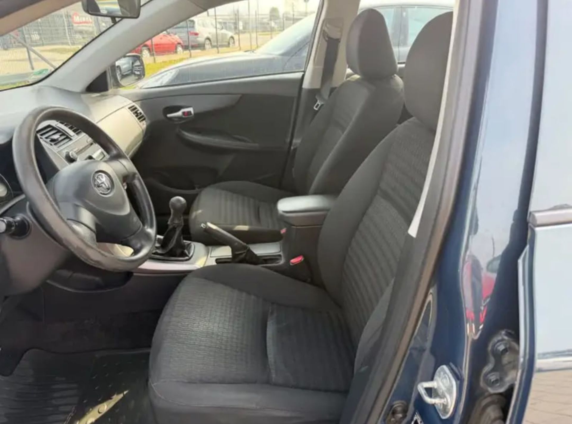 Toyota Corolla - 2