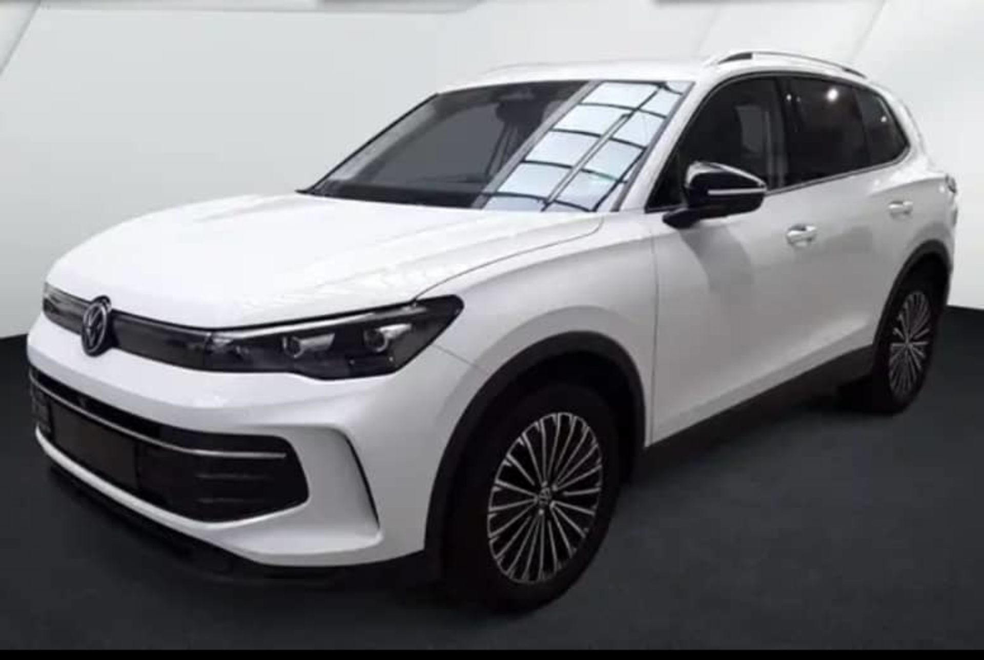 Volkswagen Tiguan  1.5 ETSI  - 1
