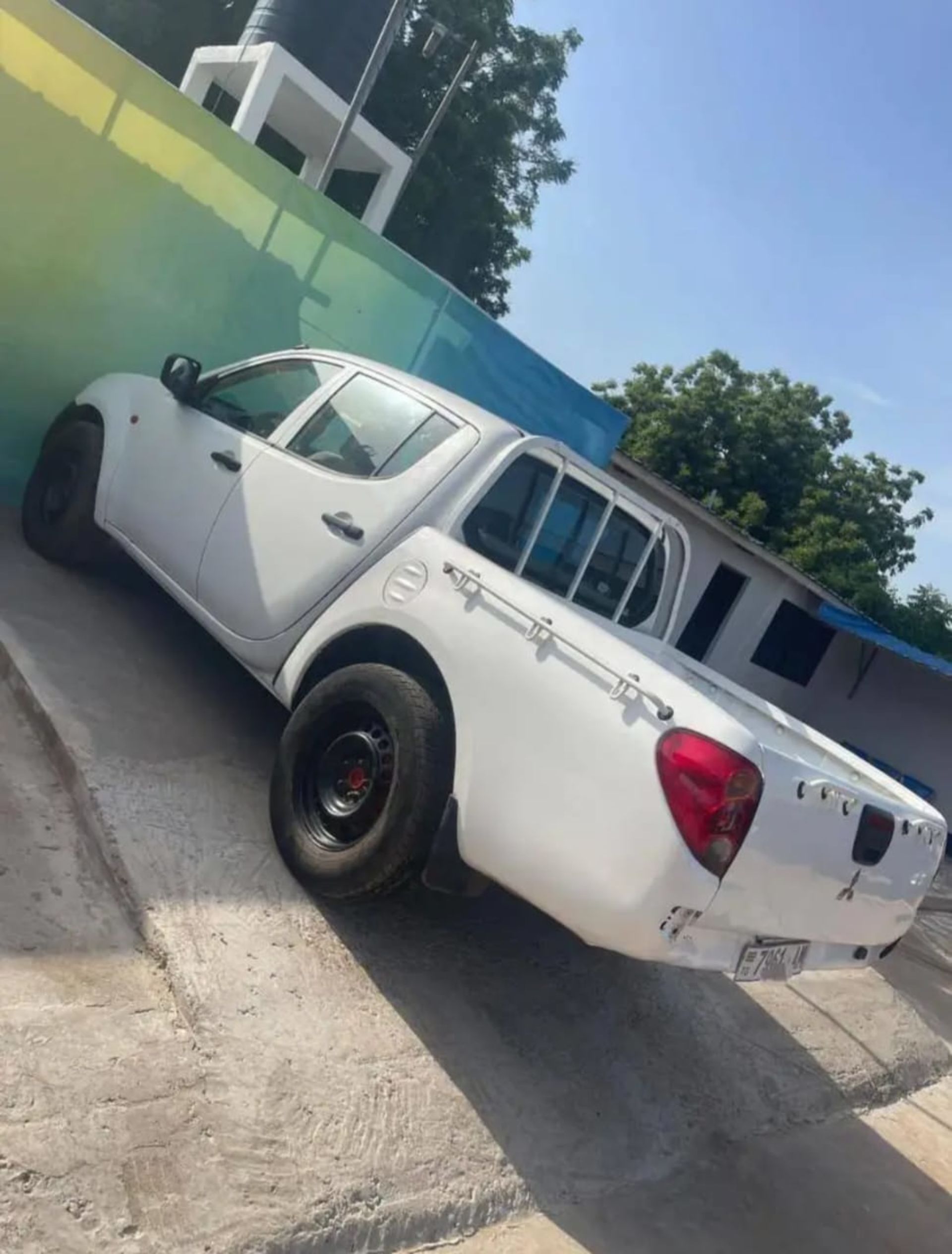 Mitsubishi L200 - 1