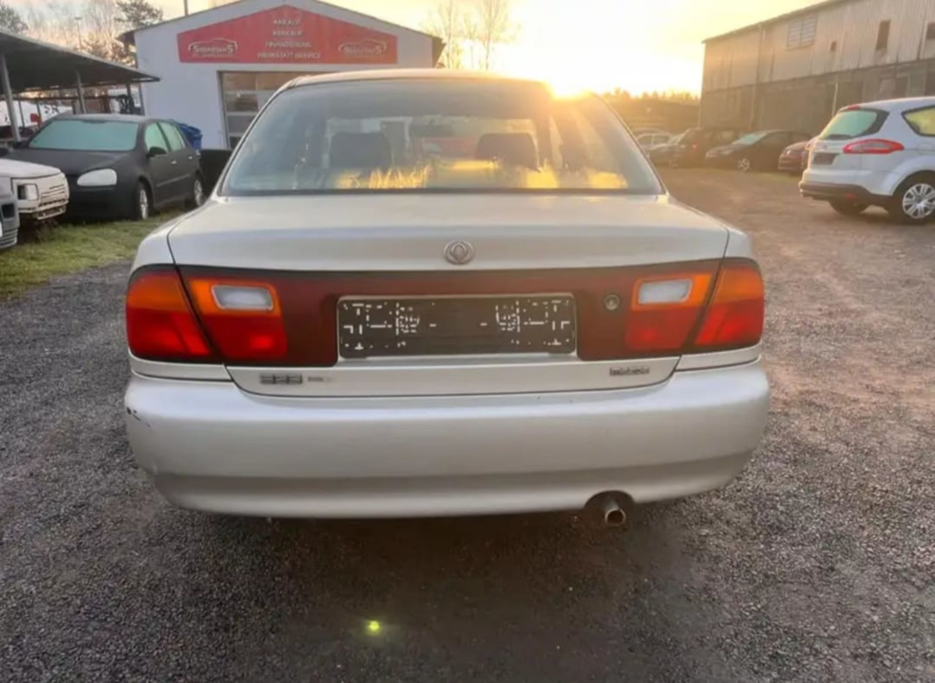 Mazda 323 - 10