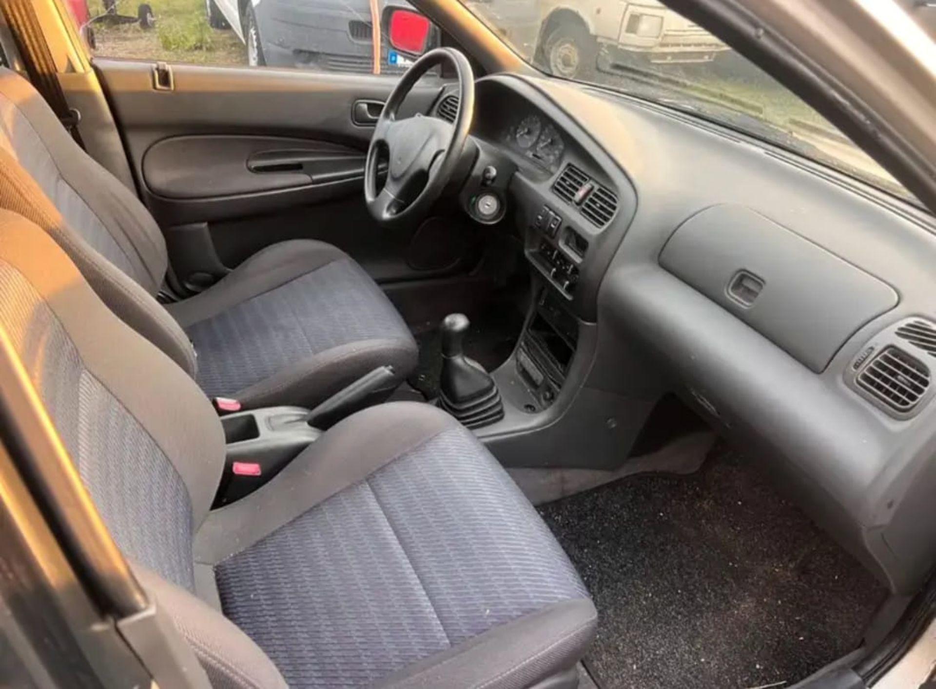 Mazda 323 - 6