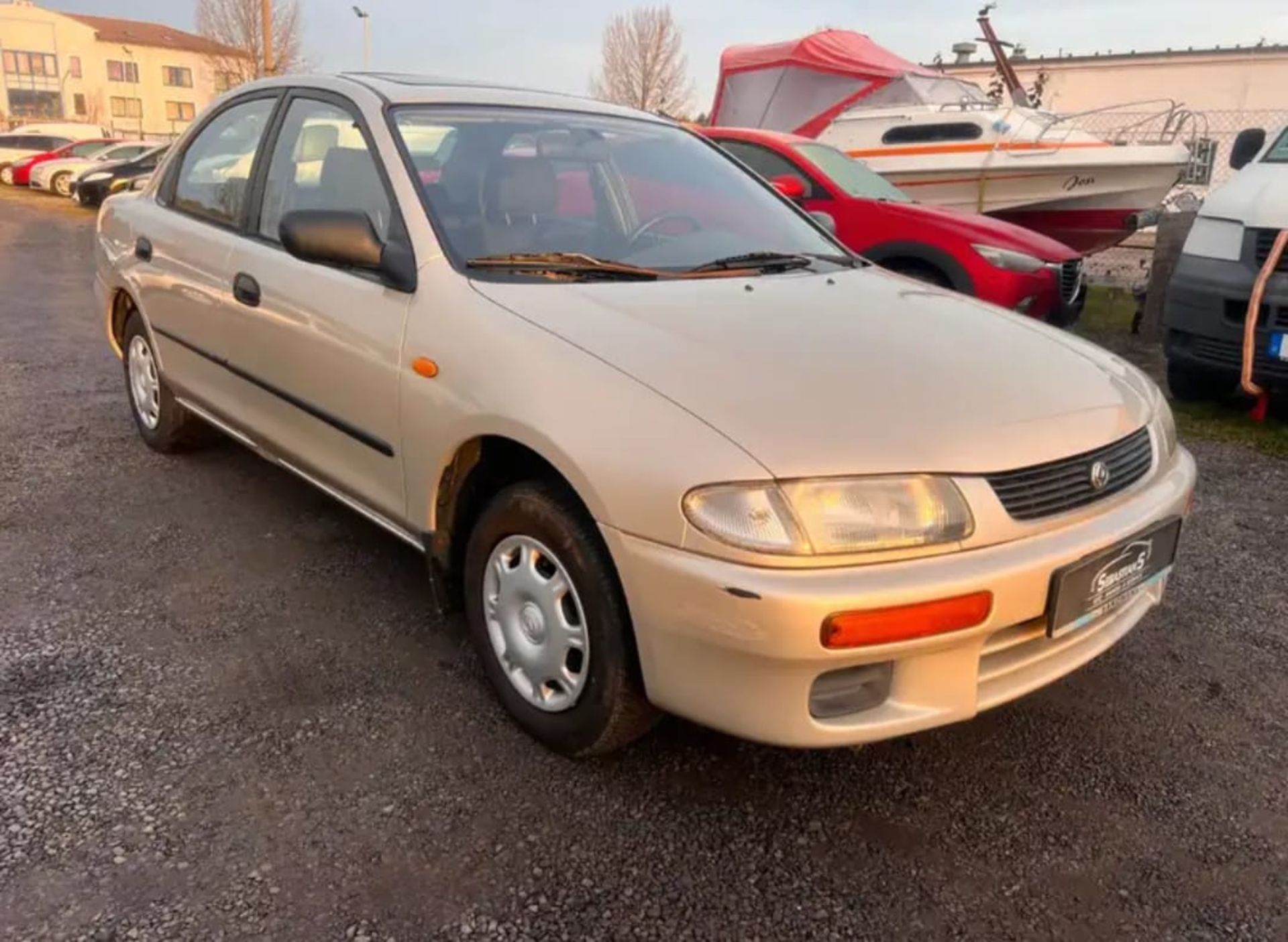 Mazda 323 - 1