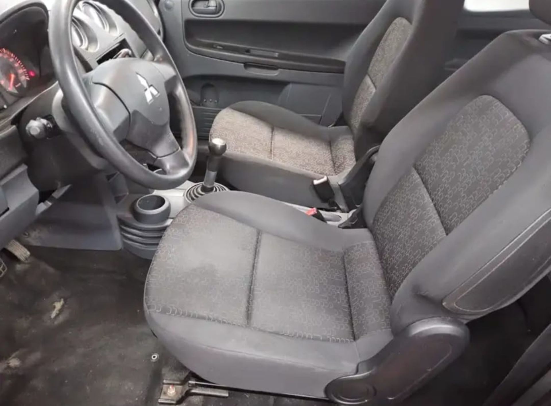 Mitsubishi Colt - 3