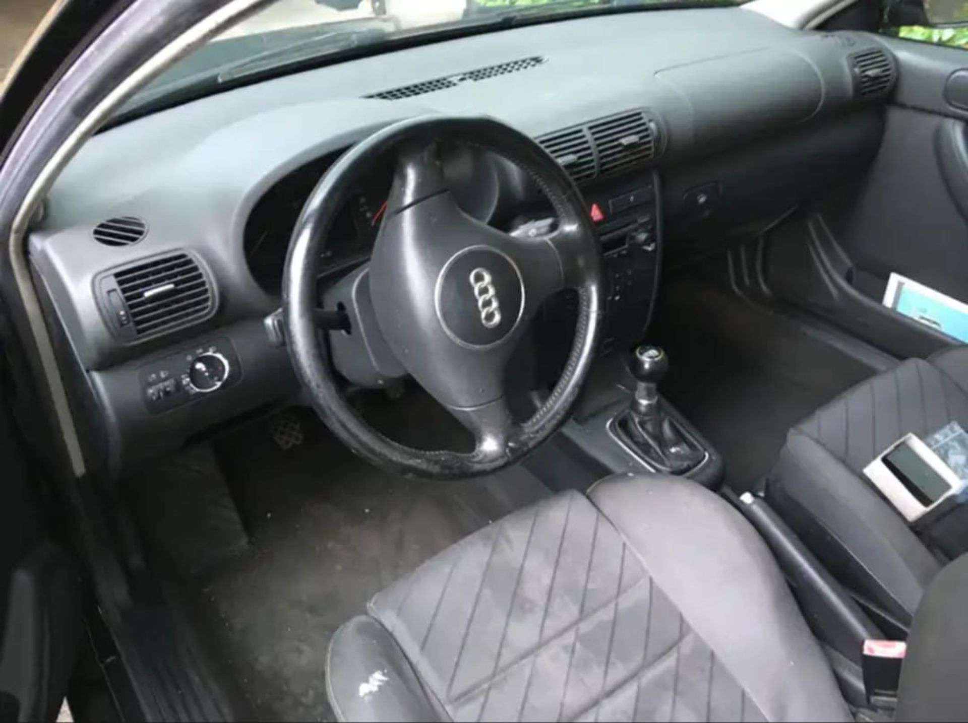 Audi A3 1.6 Ambiente - 2