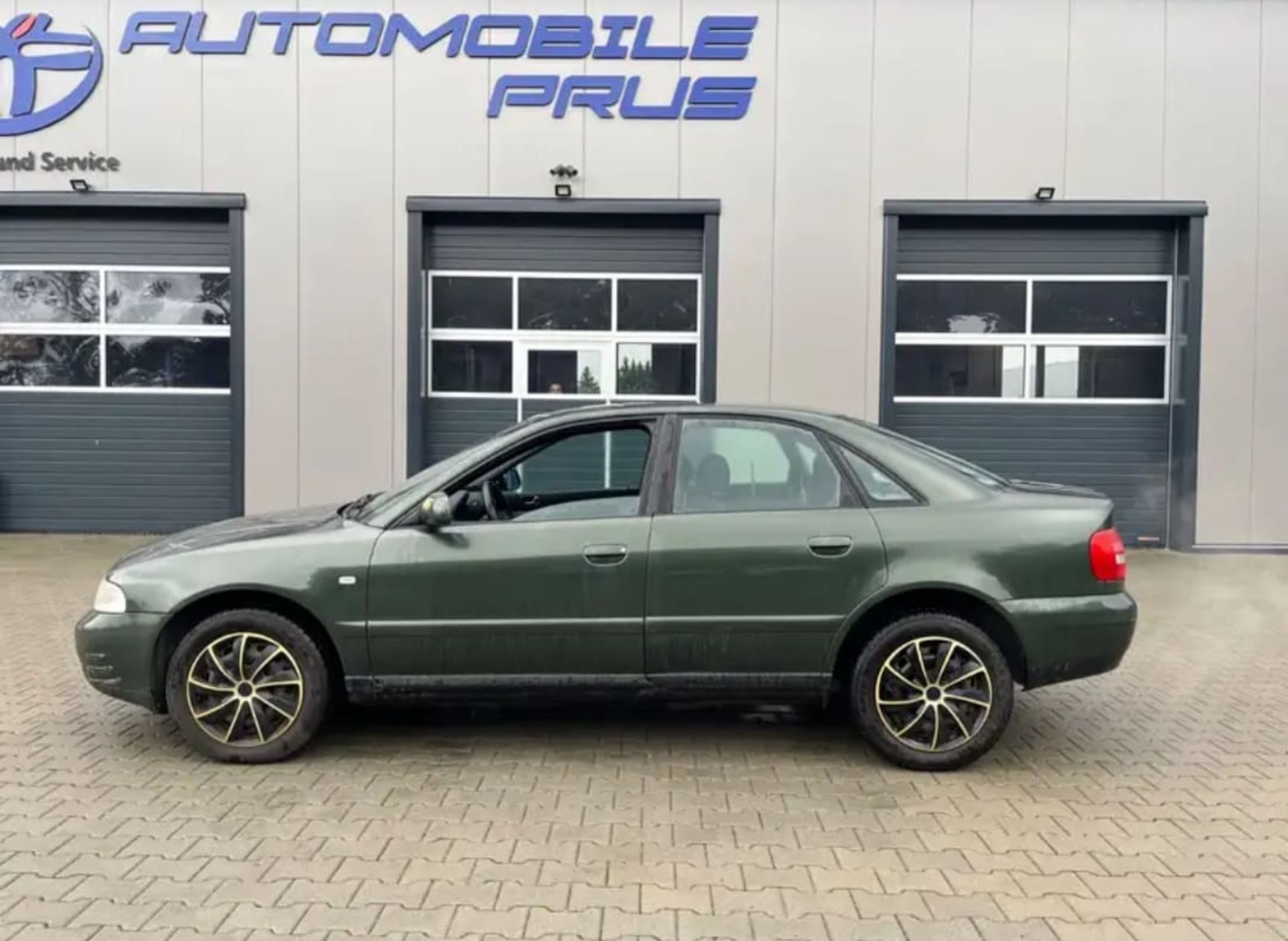 Audi A4 - 1