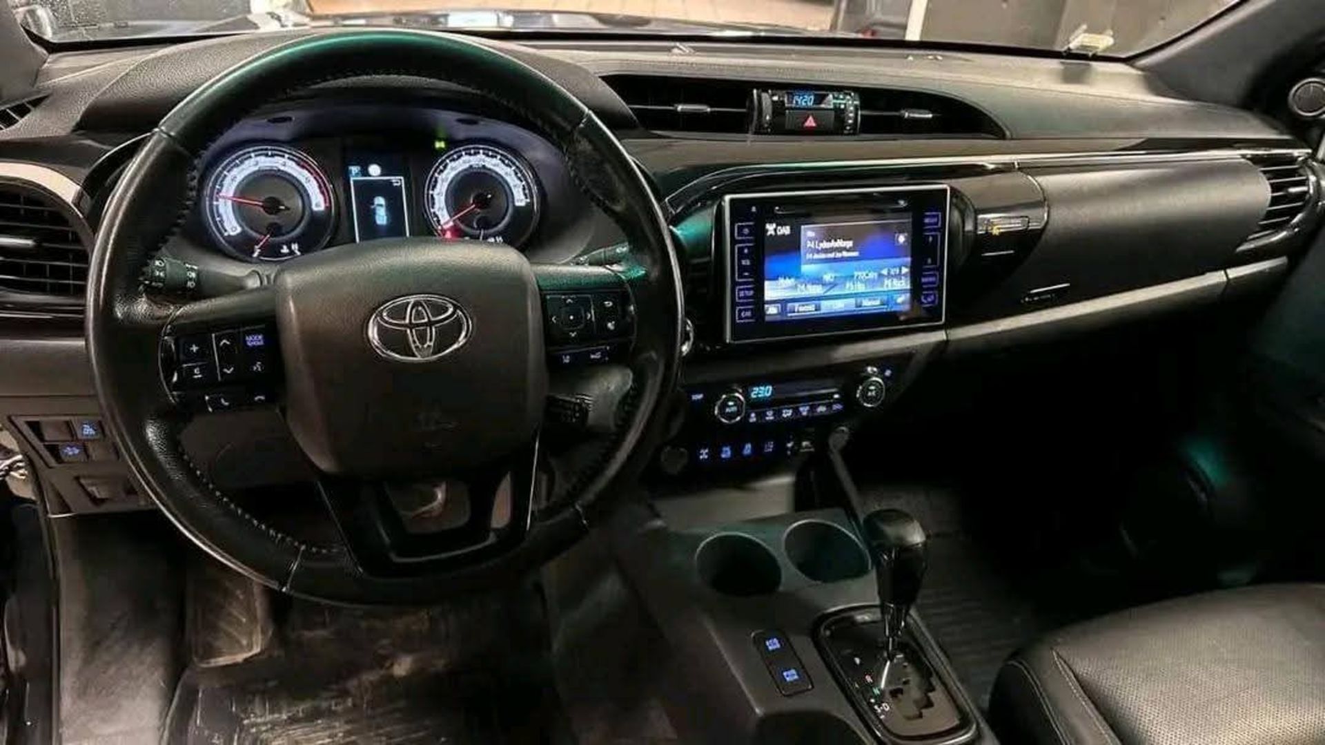 Toyota Hilux  D-CAB 2.4L - 2