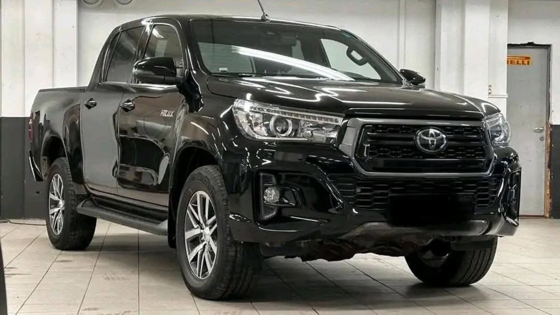 Toyota Hilux  D-CAB 2.4L - 8