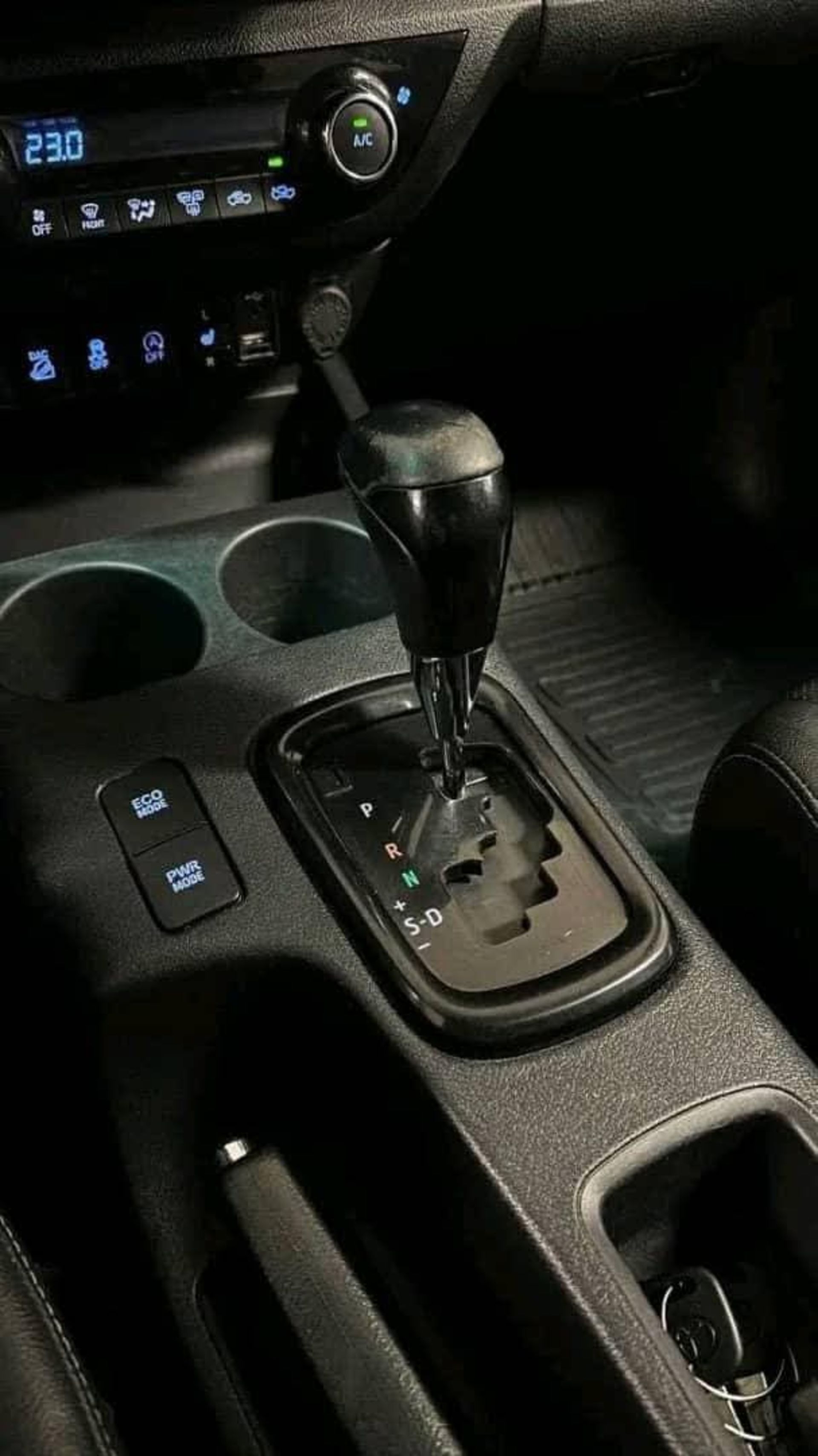 Toyota Hilux  D-CAB 2.4L - 4