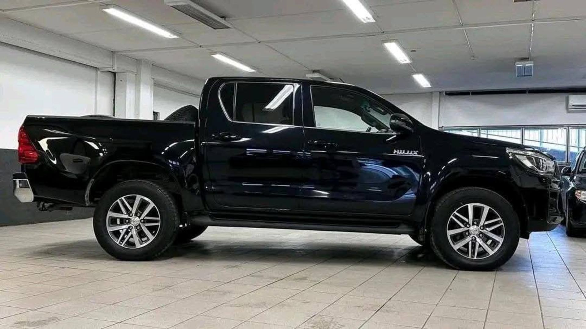 Toyota Hilux  D-CAB 2.4L - 7