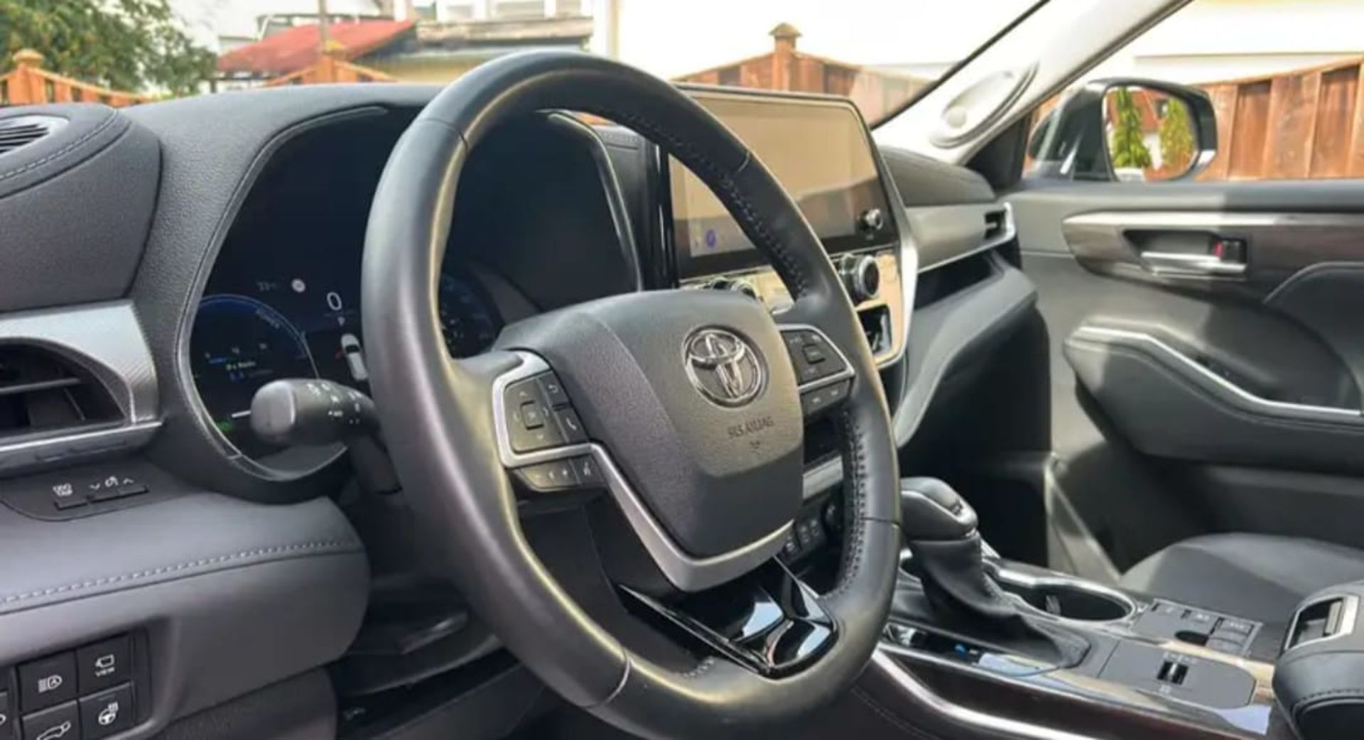 Toyota Highlander  Luxury AWD - 2