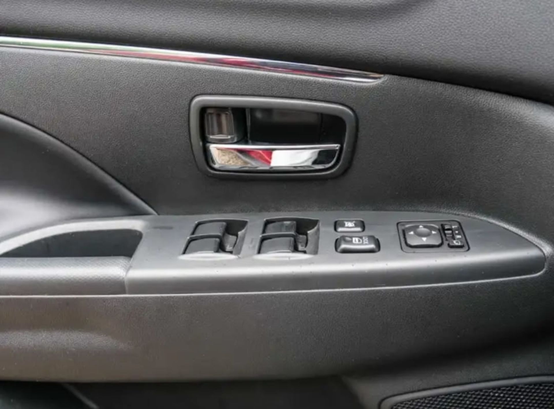 Mitsubishi RVR - 9