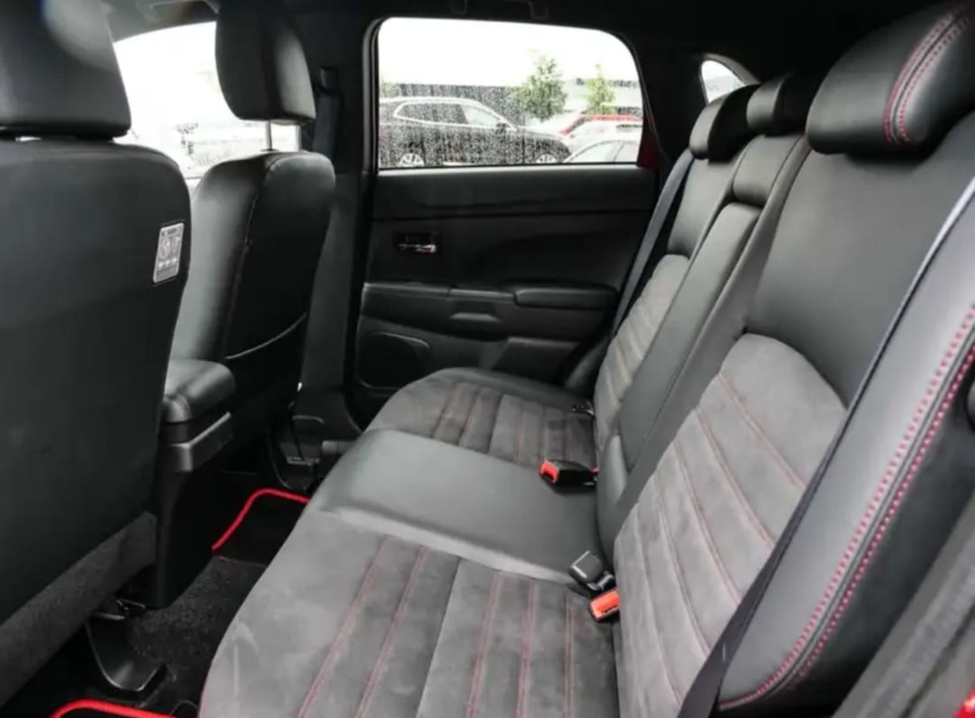 Mitsubishi RVR - 7
