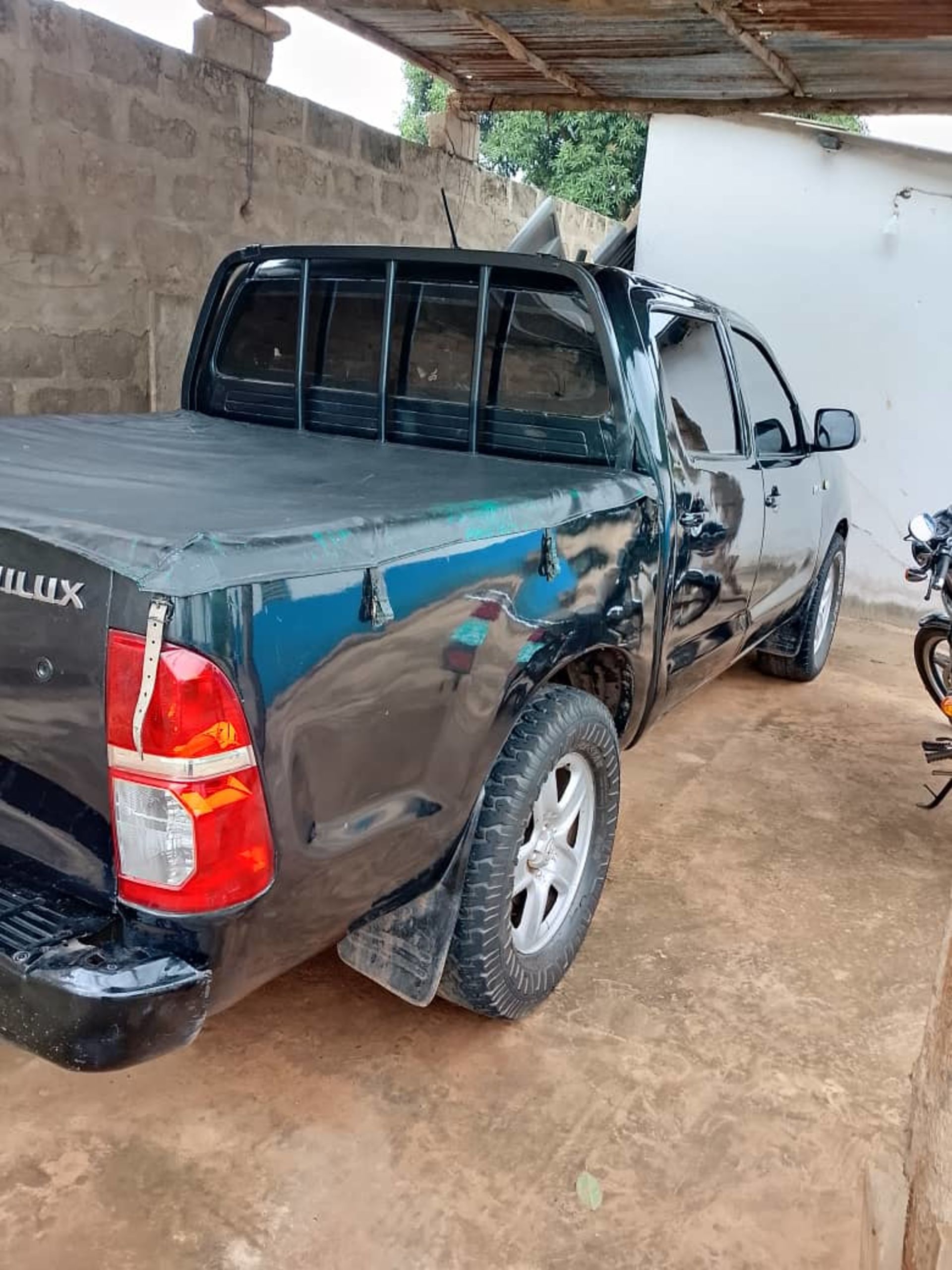 Toyota Hilux - 3