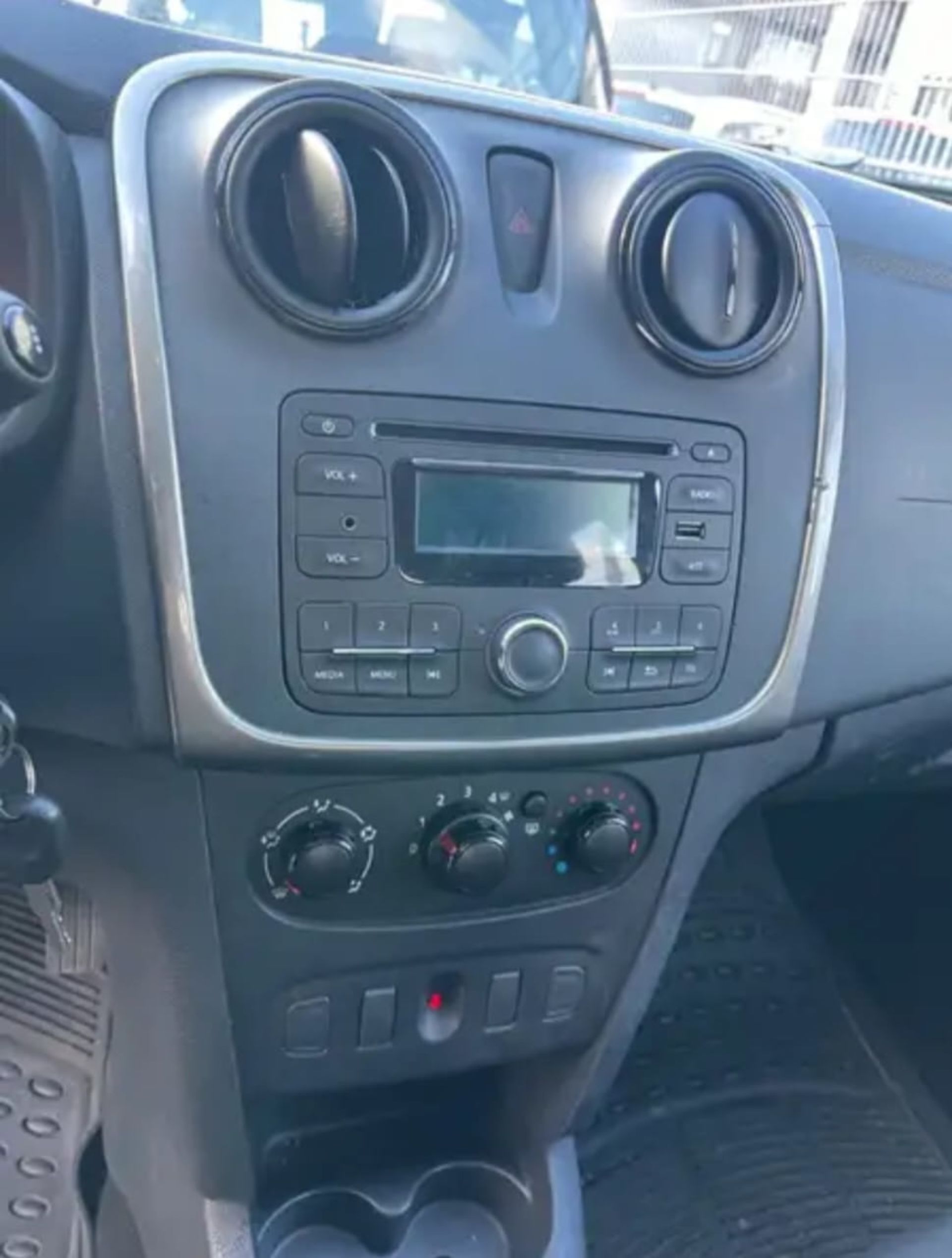 Dacia Sandero - 4