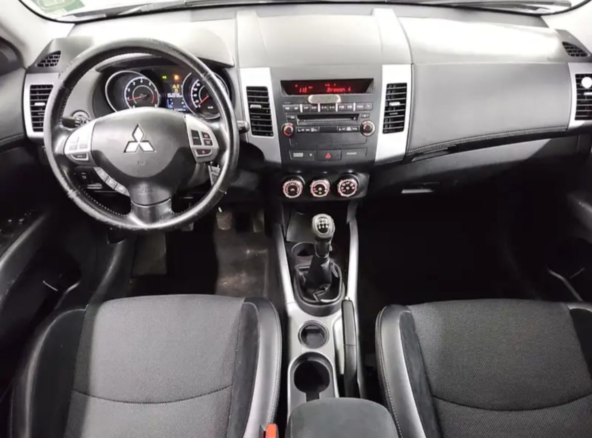 Mitsubishi Outlander 2.0 MIVEC - 2