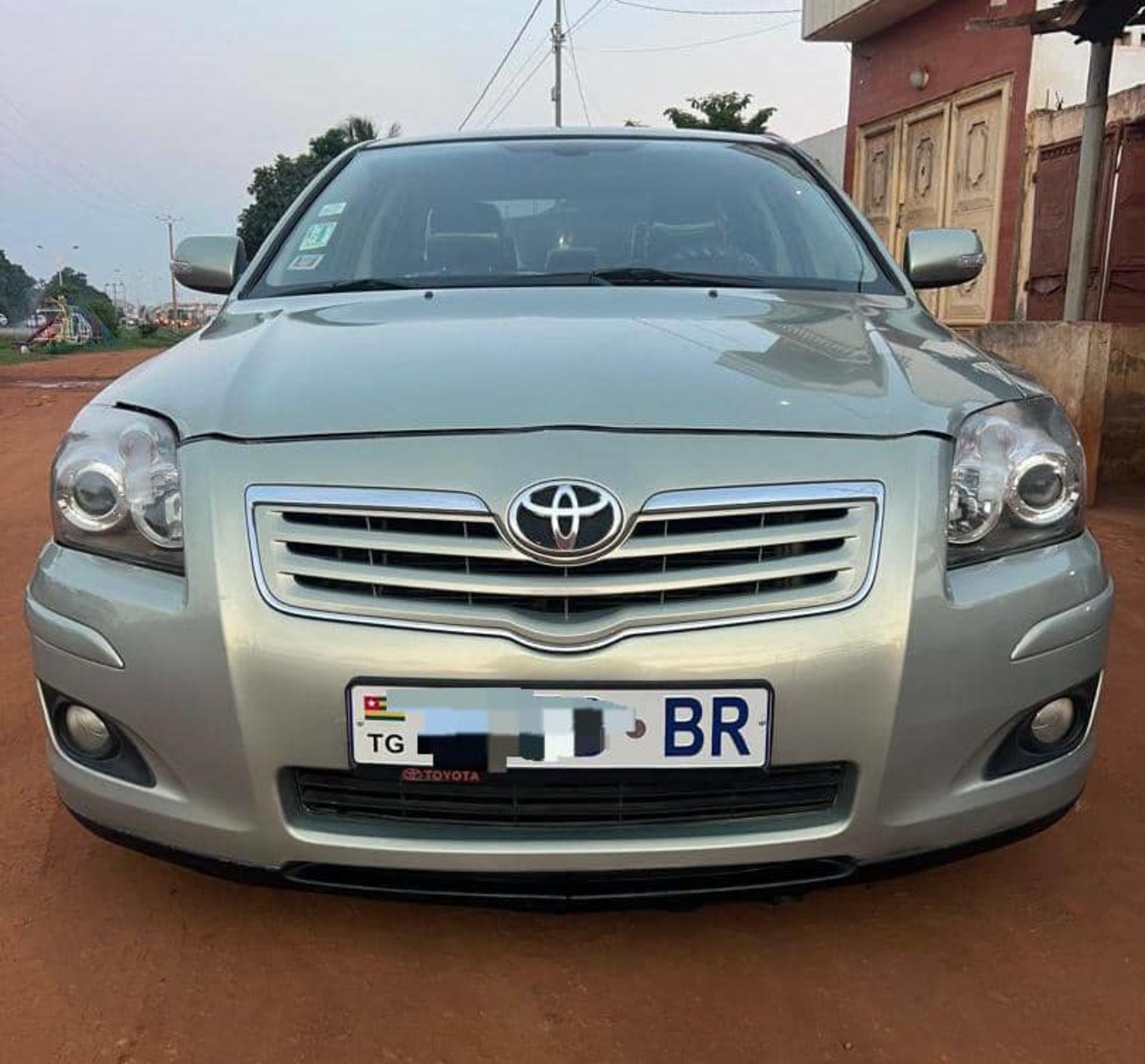 Toyota Avensis - 1
