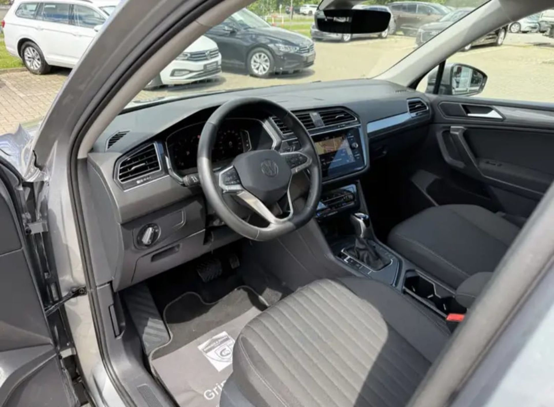 Volkswagen Tiguan - 3