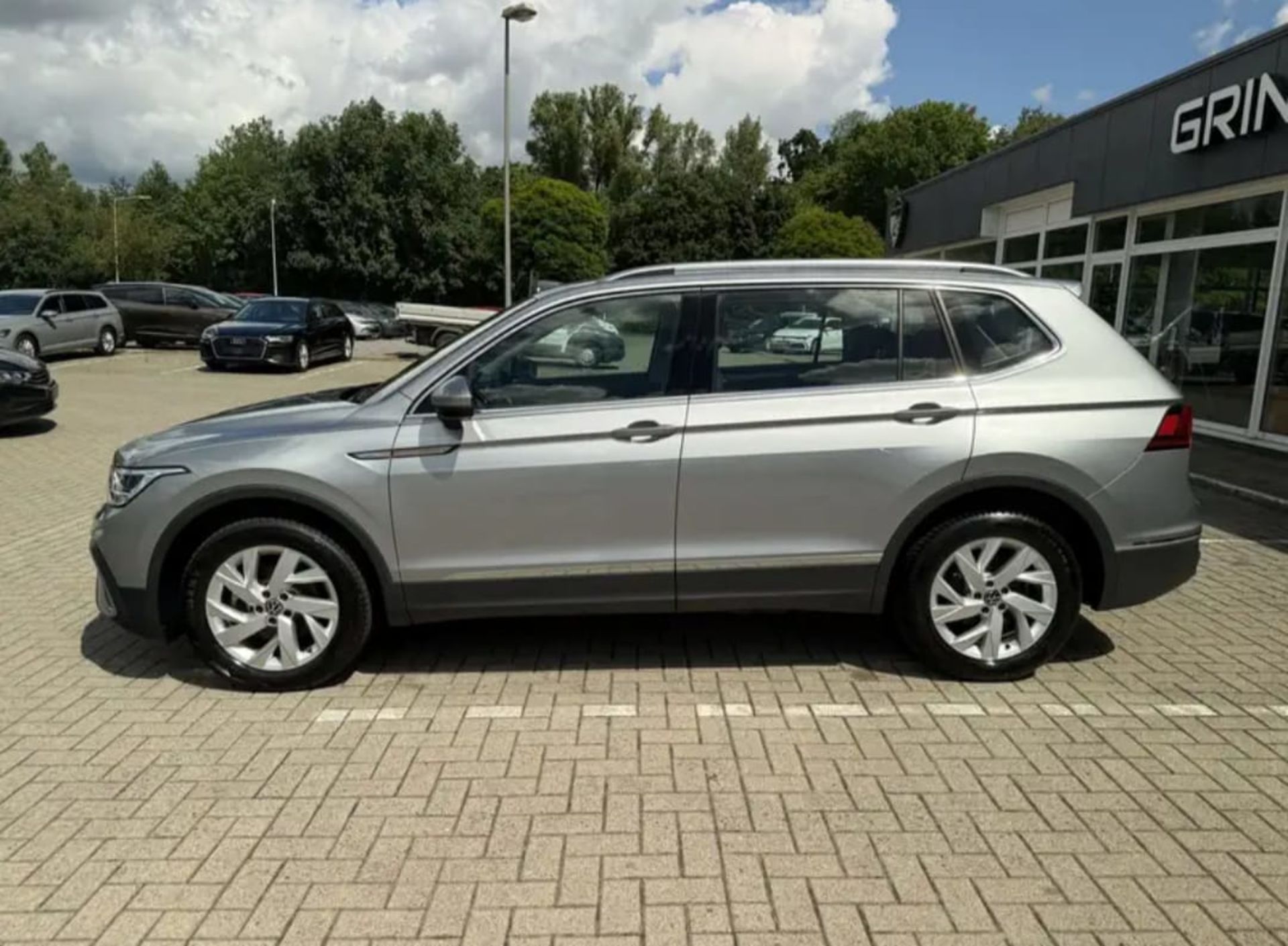 Volkswagen Tiguan - 8