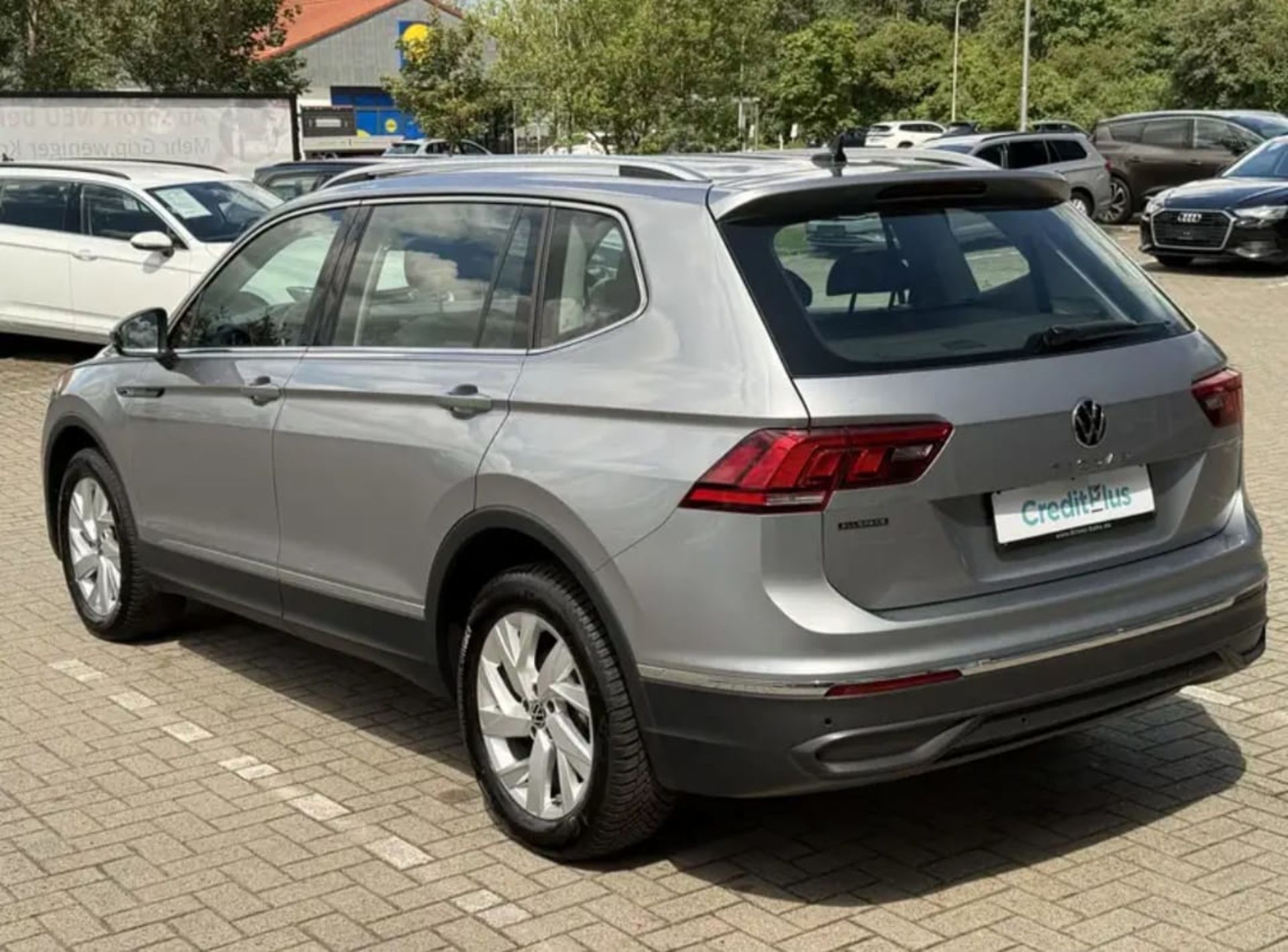 Volkswagen Tiguan - 9
