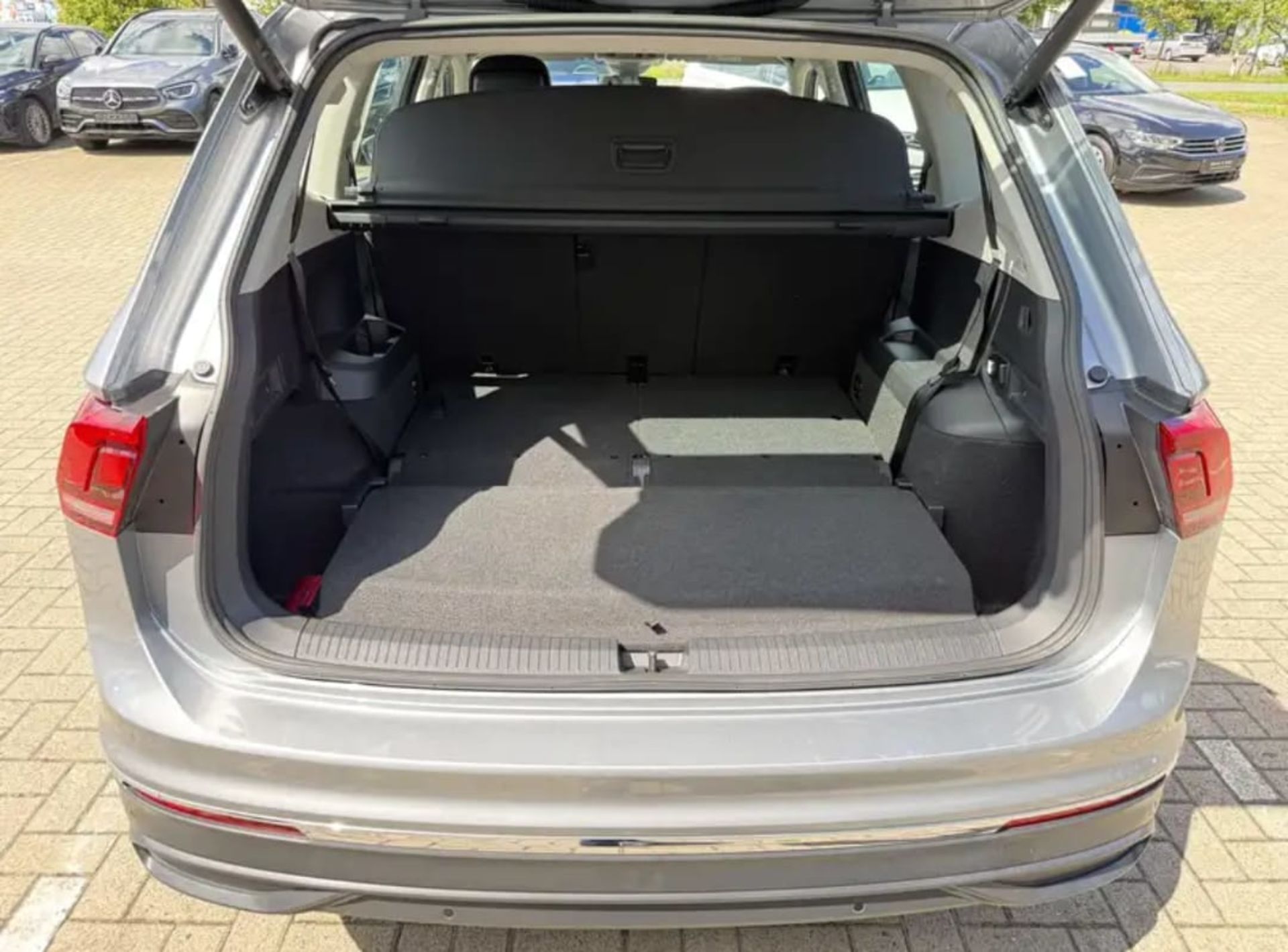 Volkswagen Tiguan - 10
