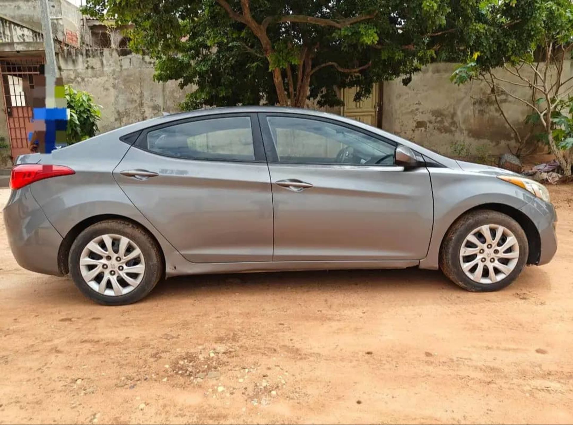 Hyundai Elantra - 1