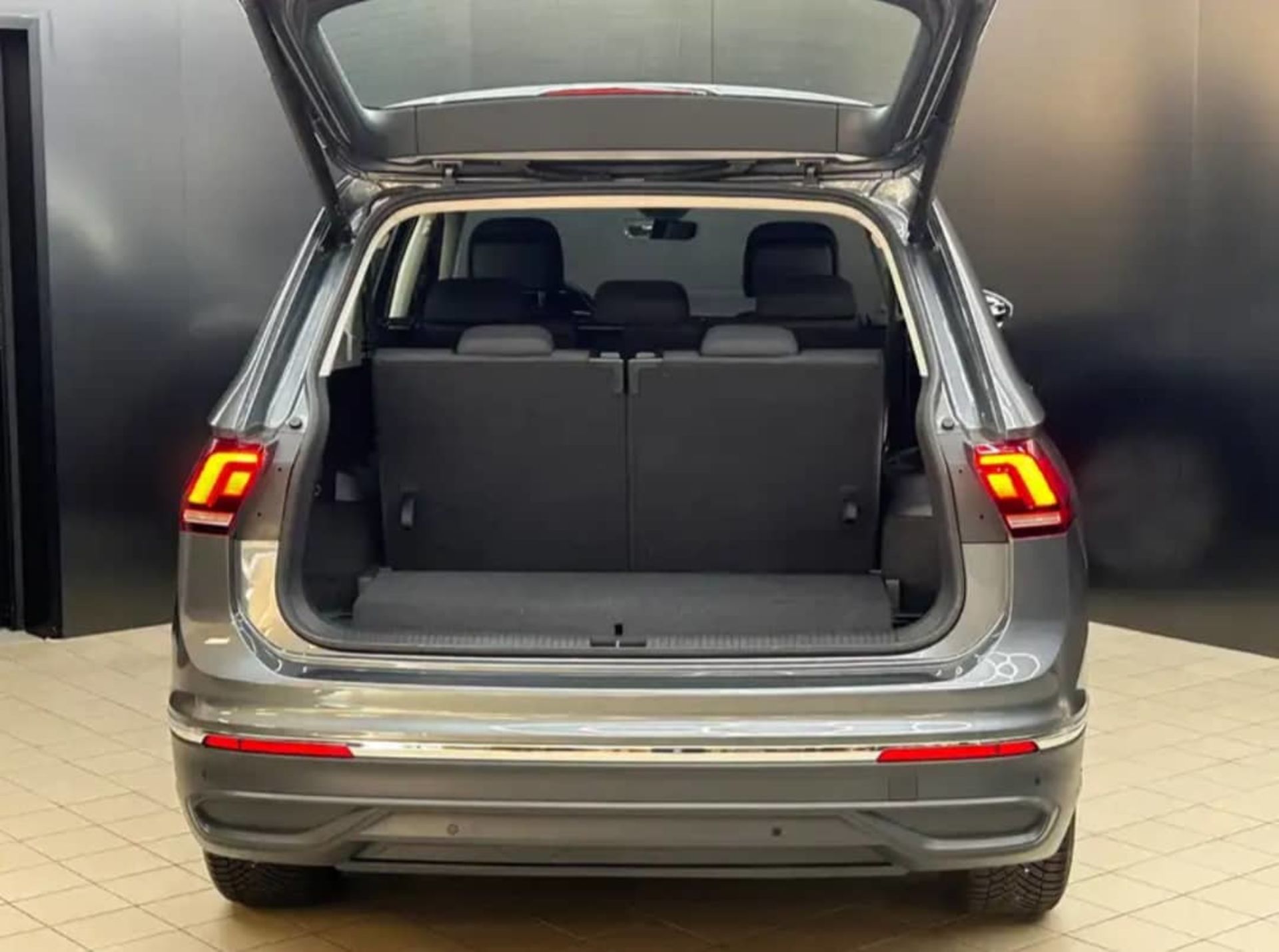 Volkswagen Tiguan - 8