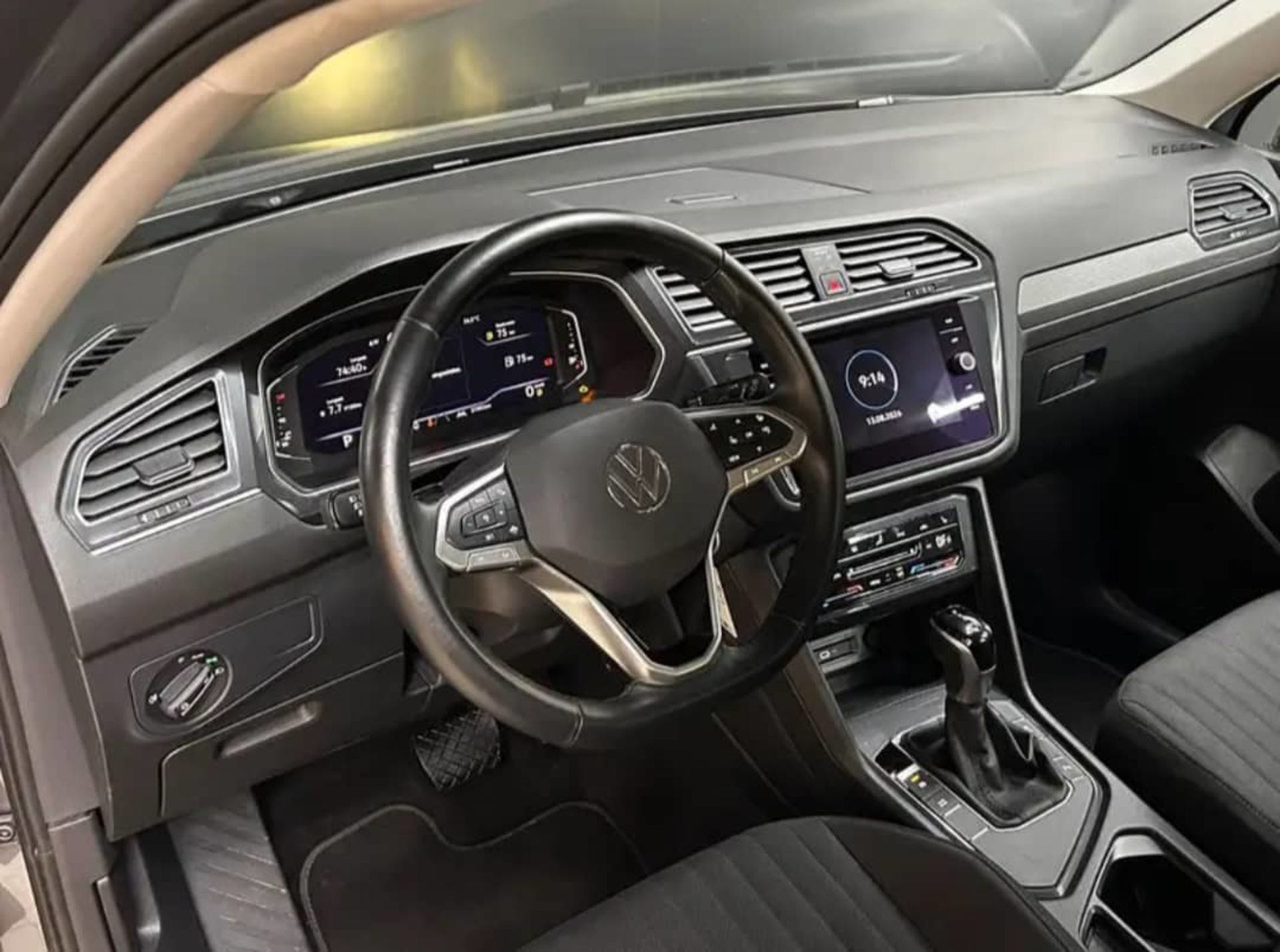 Volkswagen Tiguan - 2