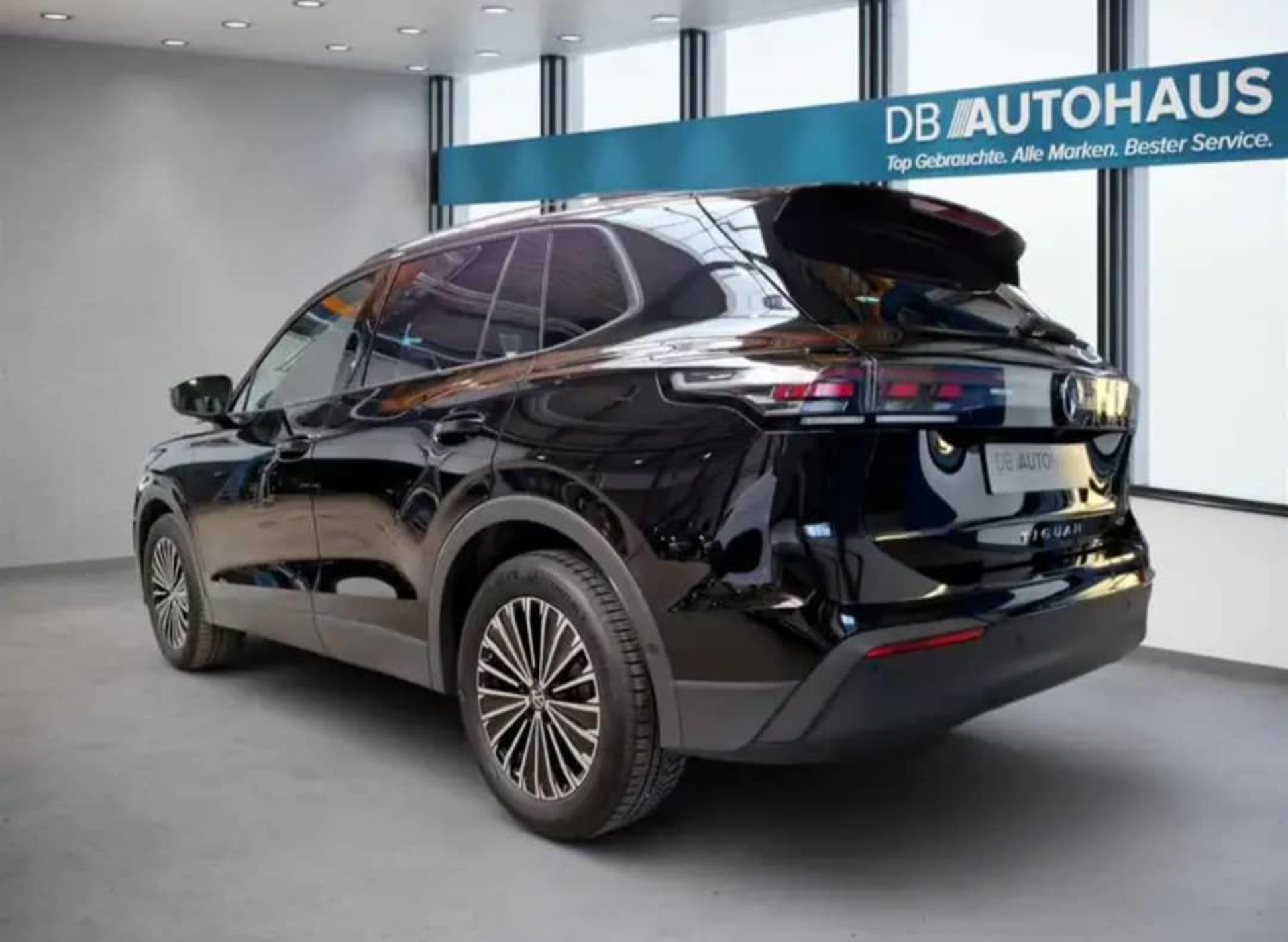 Volkswagen Tiguan - 9